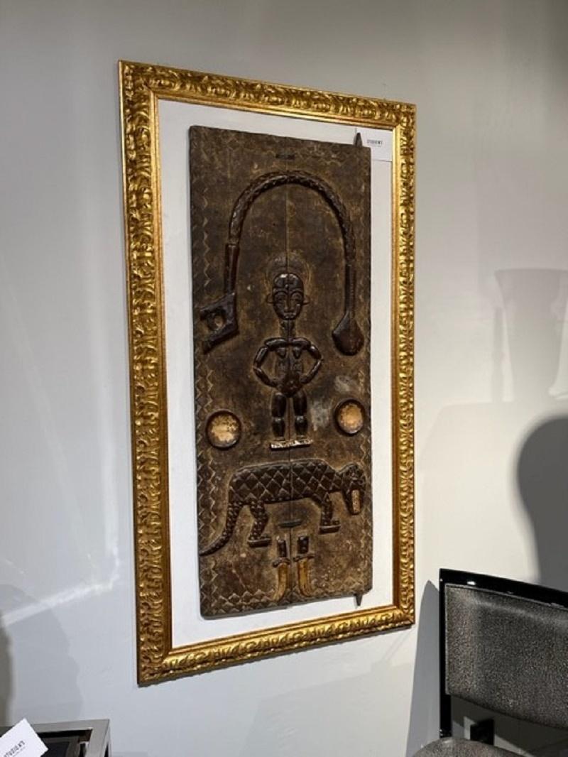 Hand-Crafted Africain Mid-Century Wooden Tribal Wall-Sculpture Mali-Dogon Golden Frame 1960s For Sale