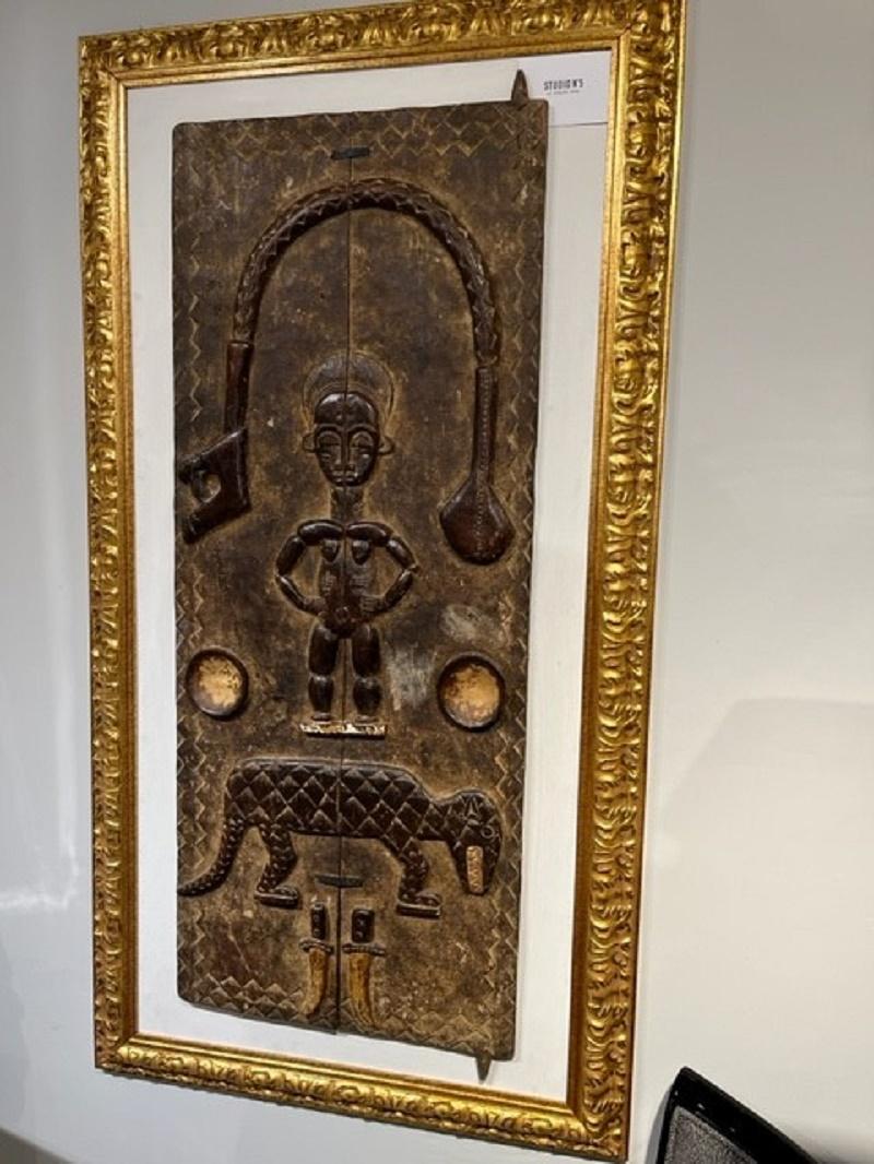 Africain Mid-Century Wooden Tribal Wall-Sculpture Mali-Dogon Golden Frame 1960s In Good Condition For Sale In Salzburg, AT