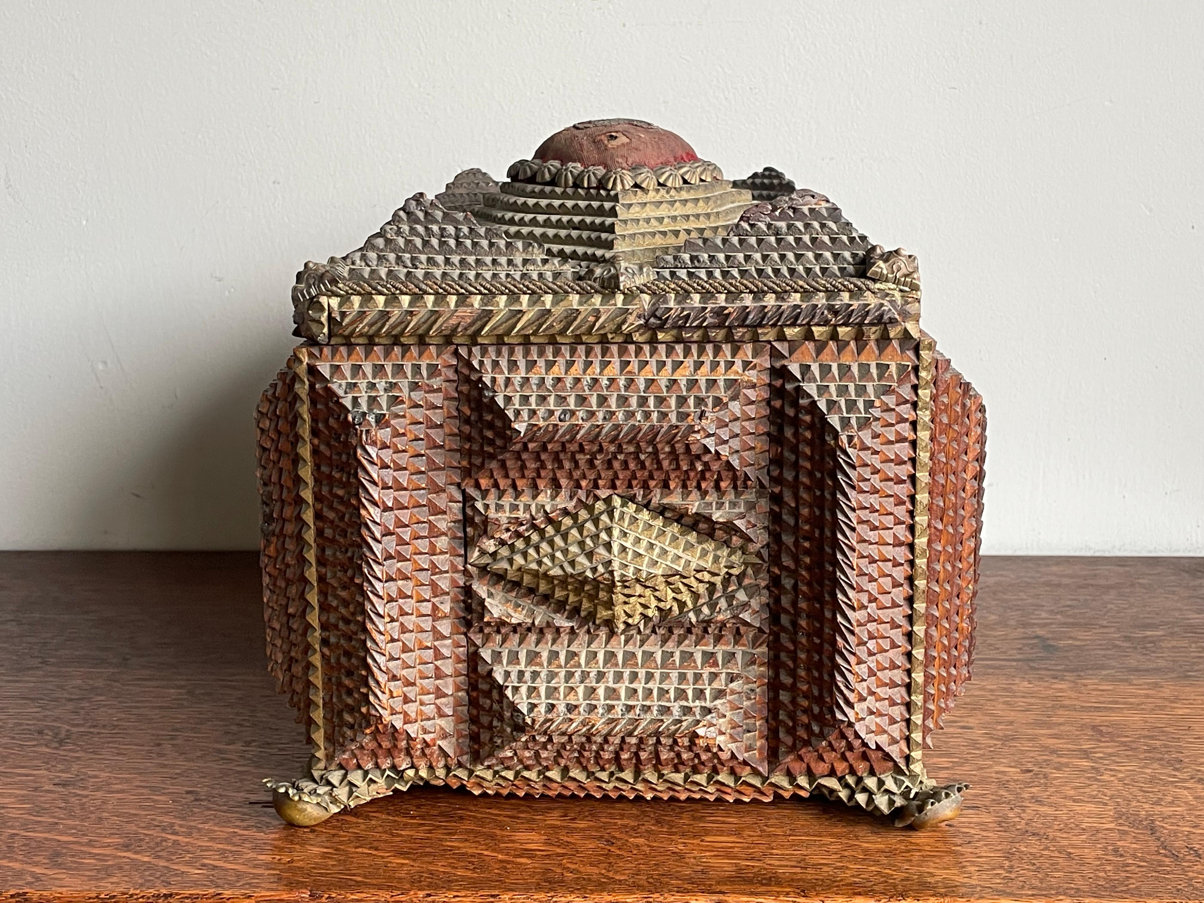 Unique & All Handcrafted Antique Tramp Art Box w. Gothic Look and Feel ca. 1860 In Good Condition In Lisse, NL