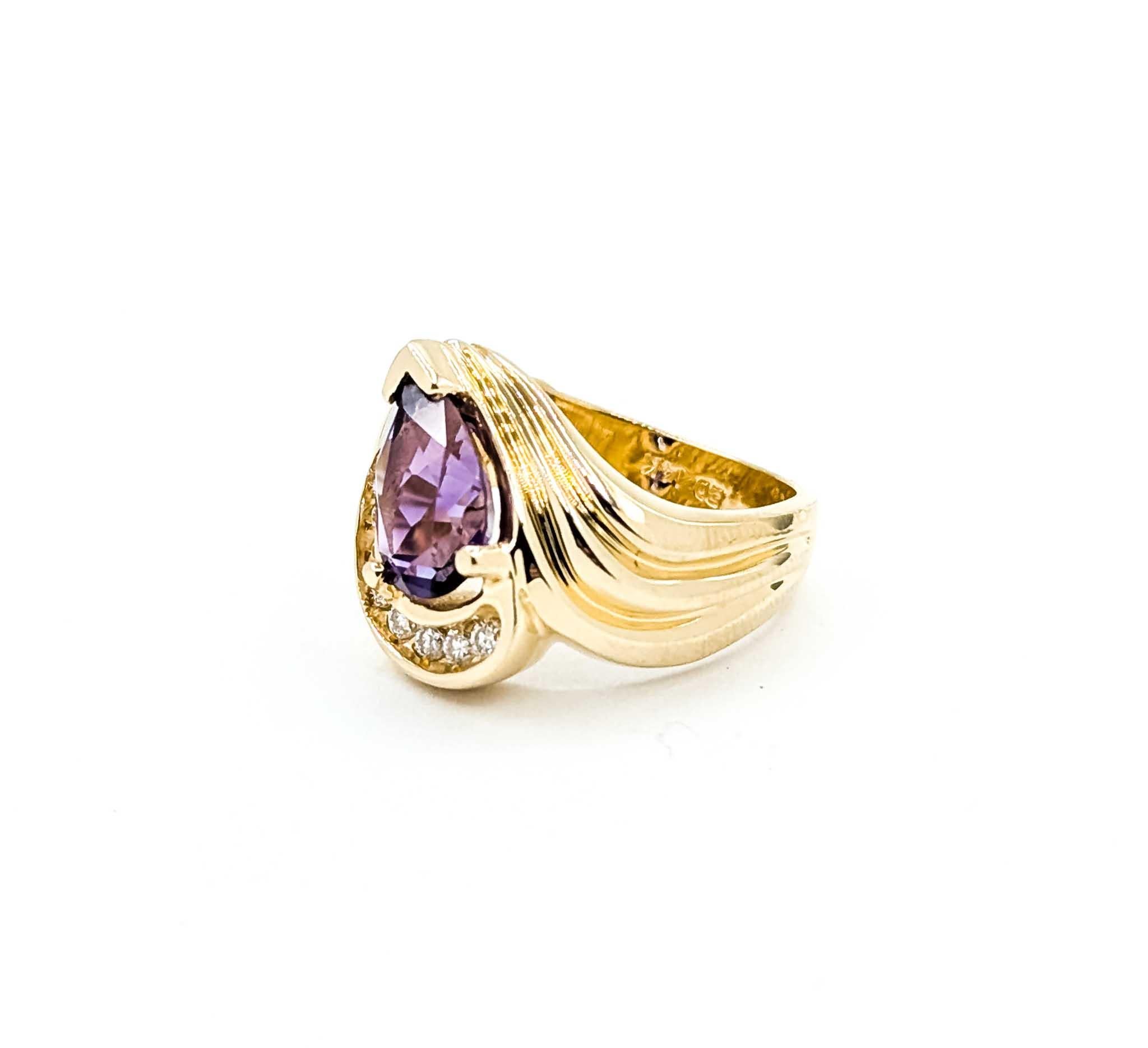 Moderniste Bague unique en or jaune 14k avec améthyste et diamant en vente