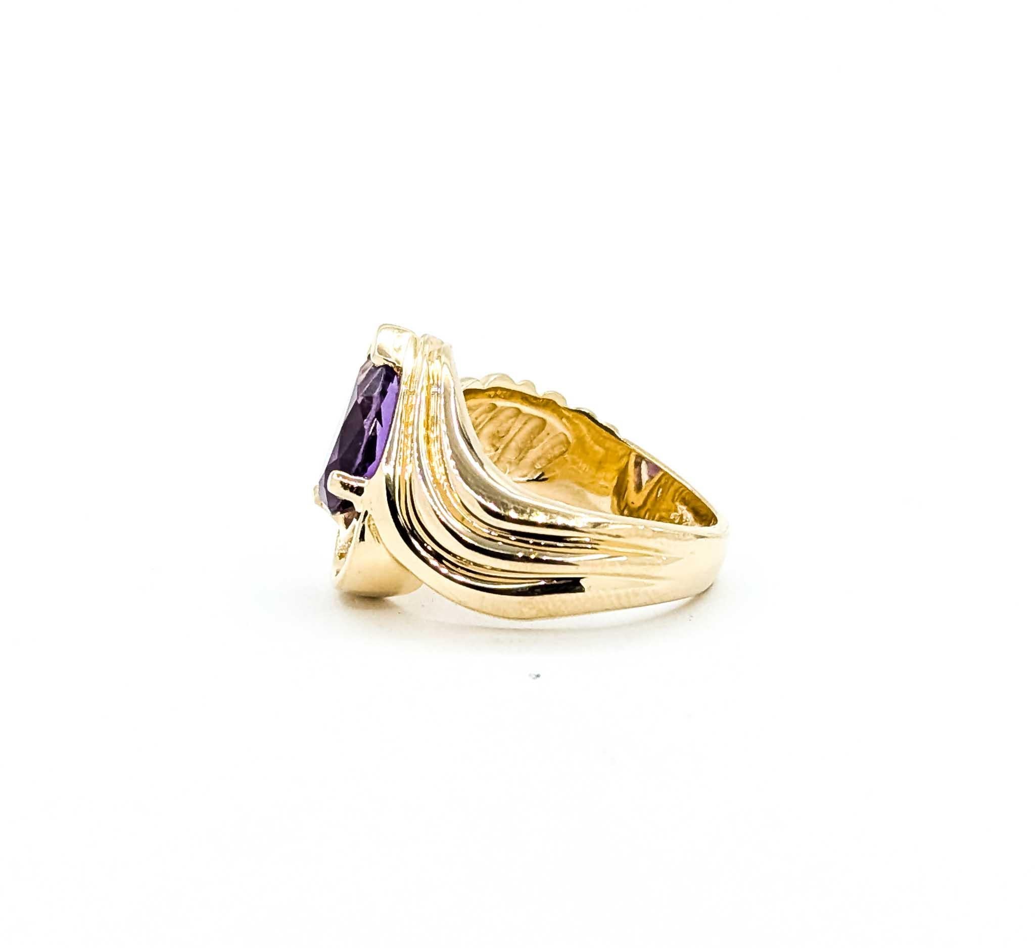 Bague unique en or jaune 14k avec améthyste et diamant en vente 1