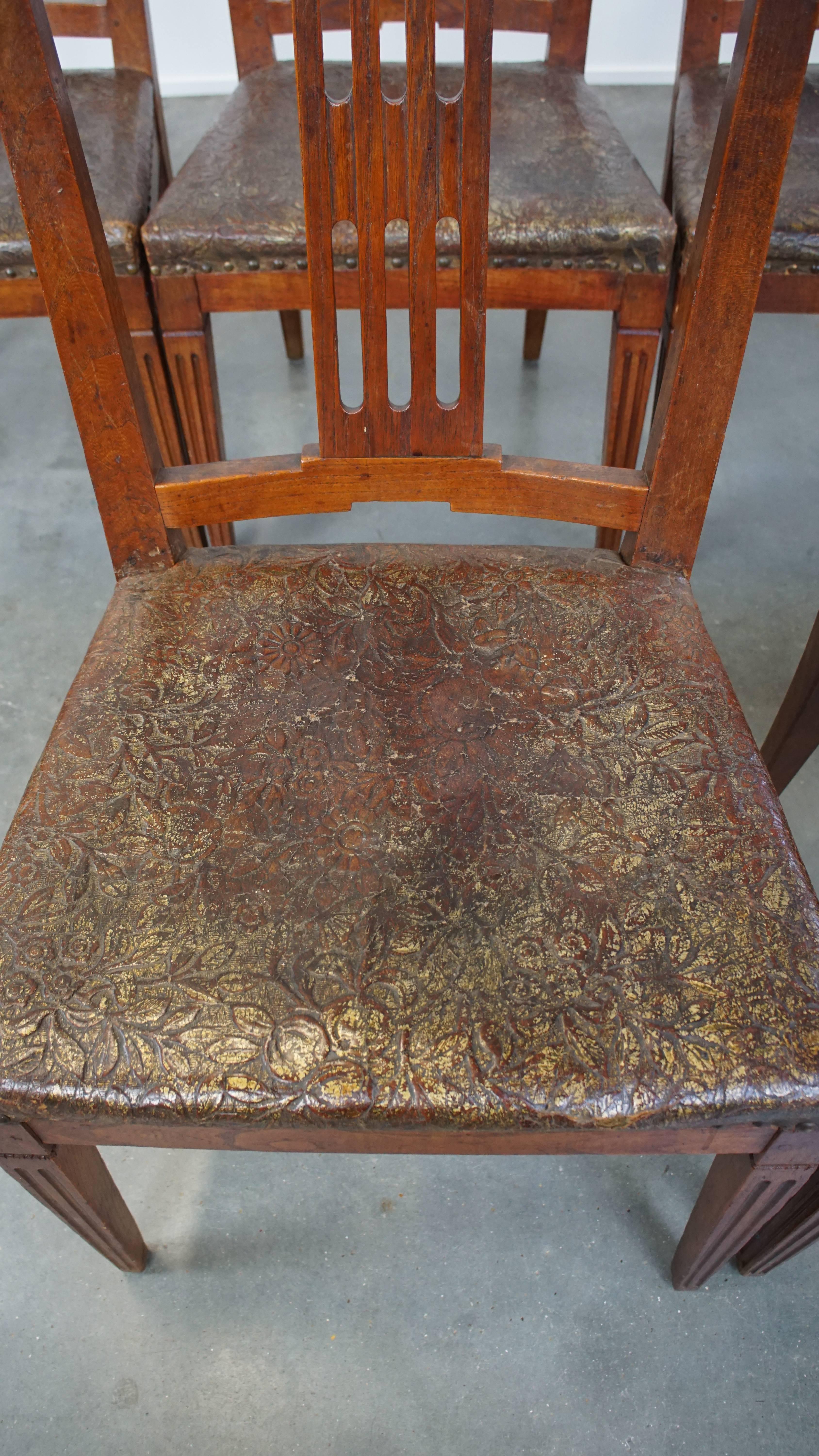 Ensemble unique et caractéristique de 6 chaises de salle à manger originales en cuir néerlandais ancien en vente 4