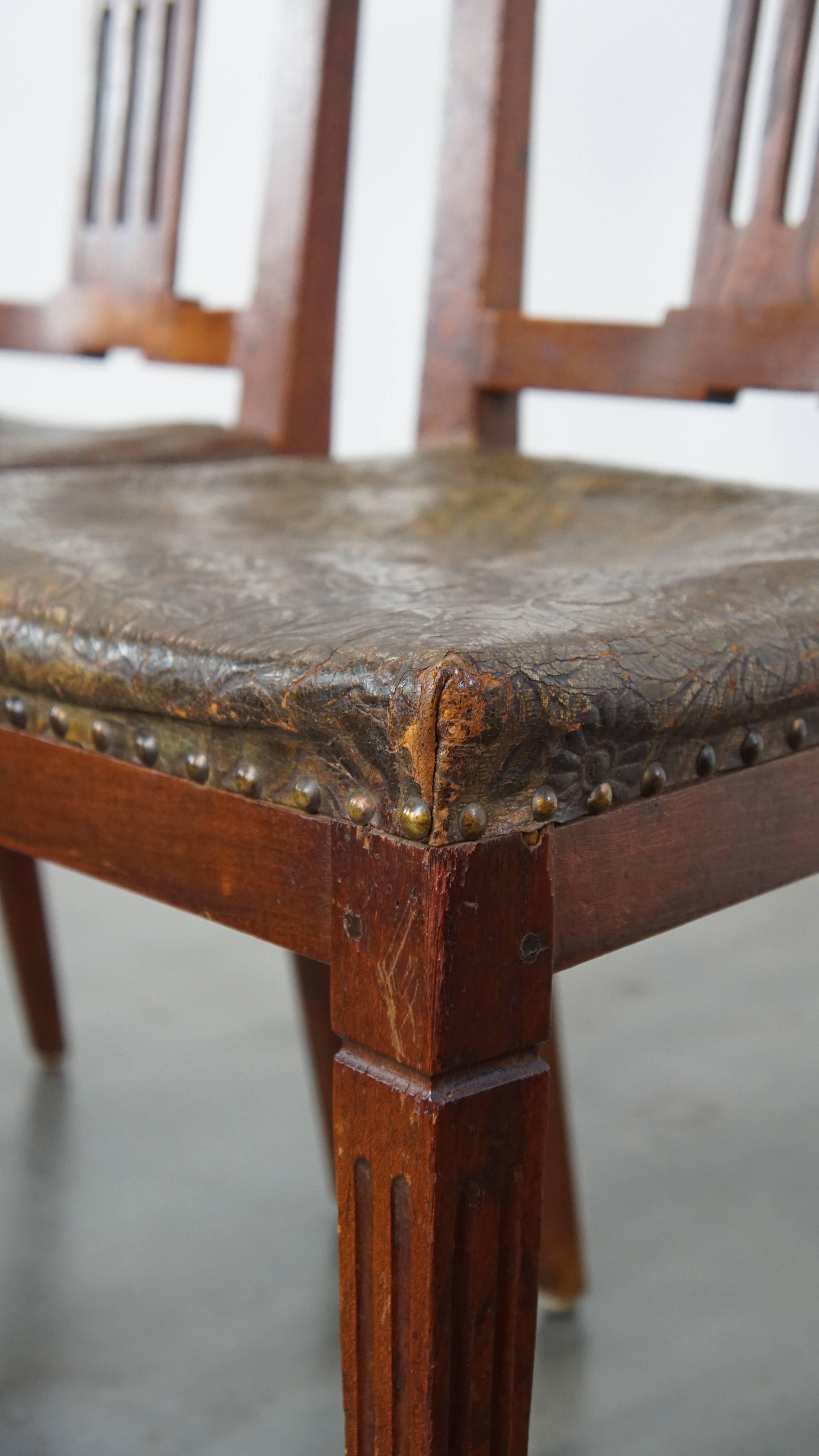 Ensemble unique et caractéristique de 6 chaises de salle à manger originales en cuir néerlandais ancien en vente 8
