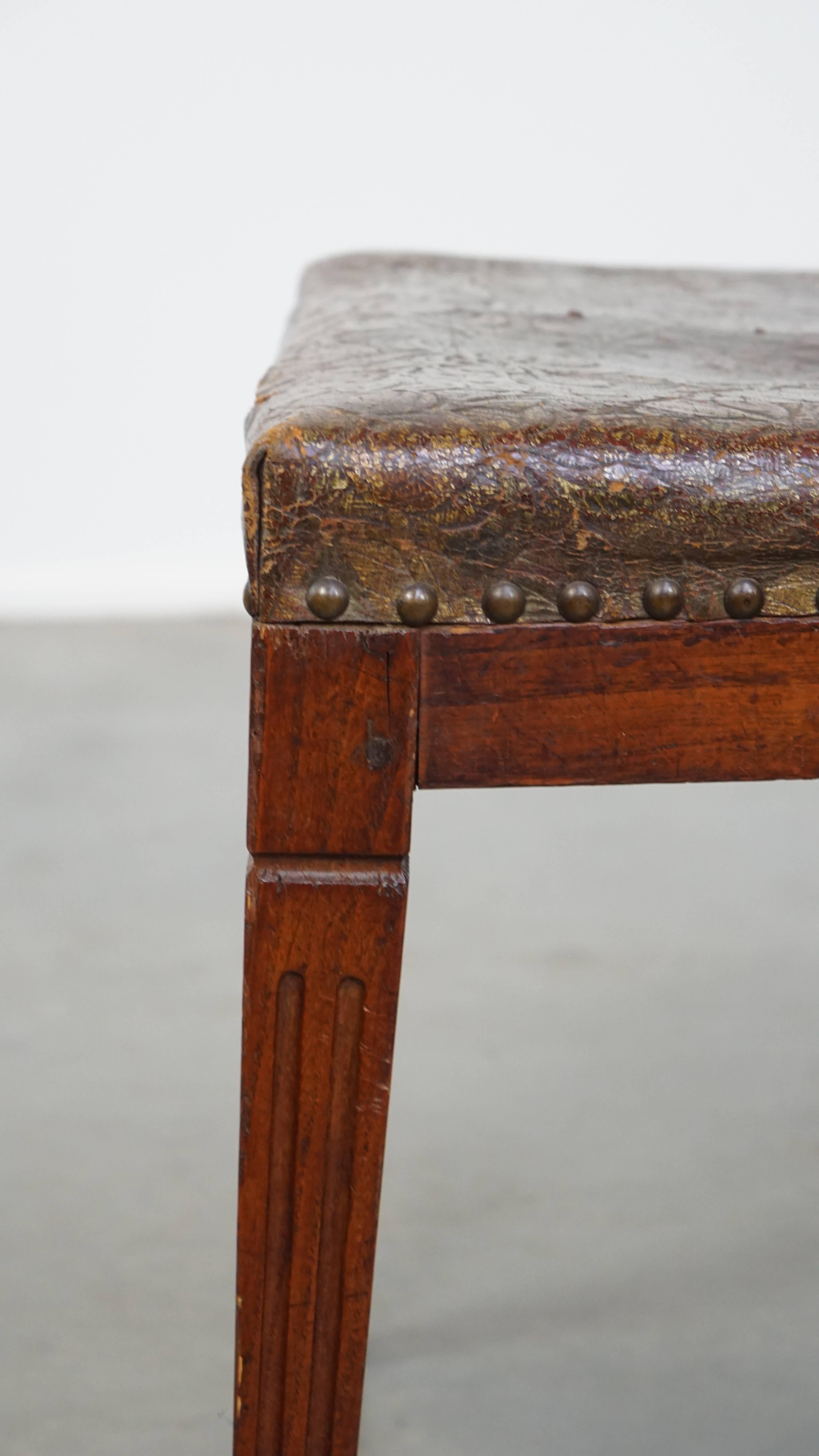 Ensemble unique et caractéristique de 6 chaises de salle à manger originales en cuir néerlandais ancien en vente 12