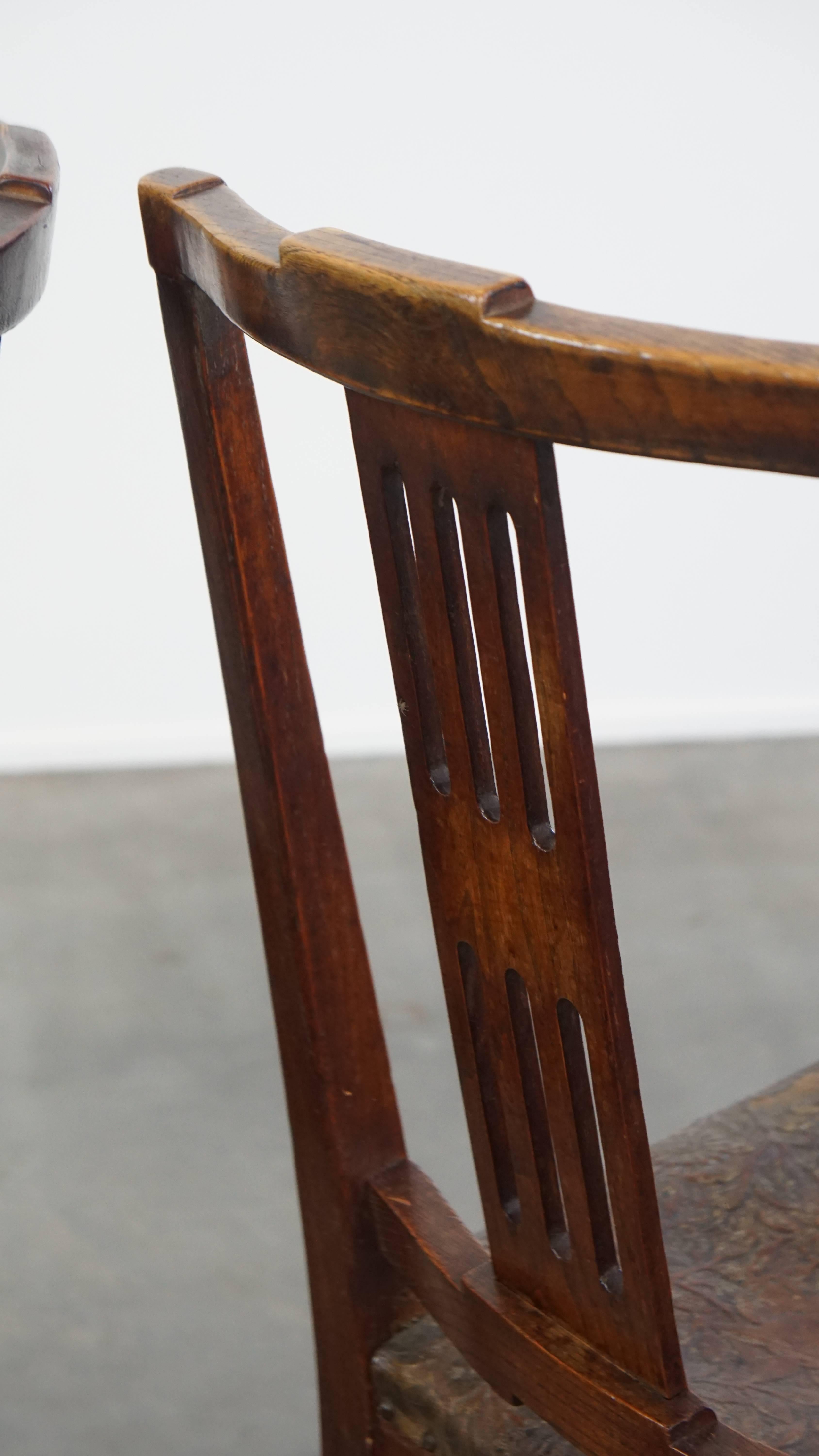 Ensemble unique et caractéristique de 6 chaises de salle à manger originales en cuir néerlandais ancien en vente 13
