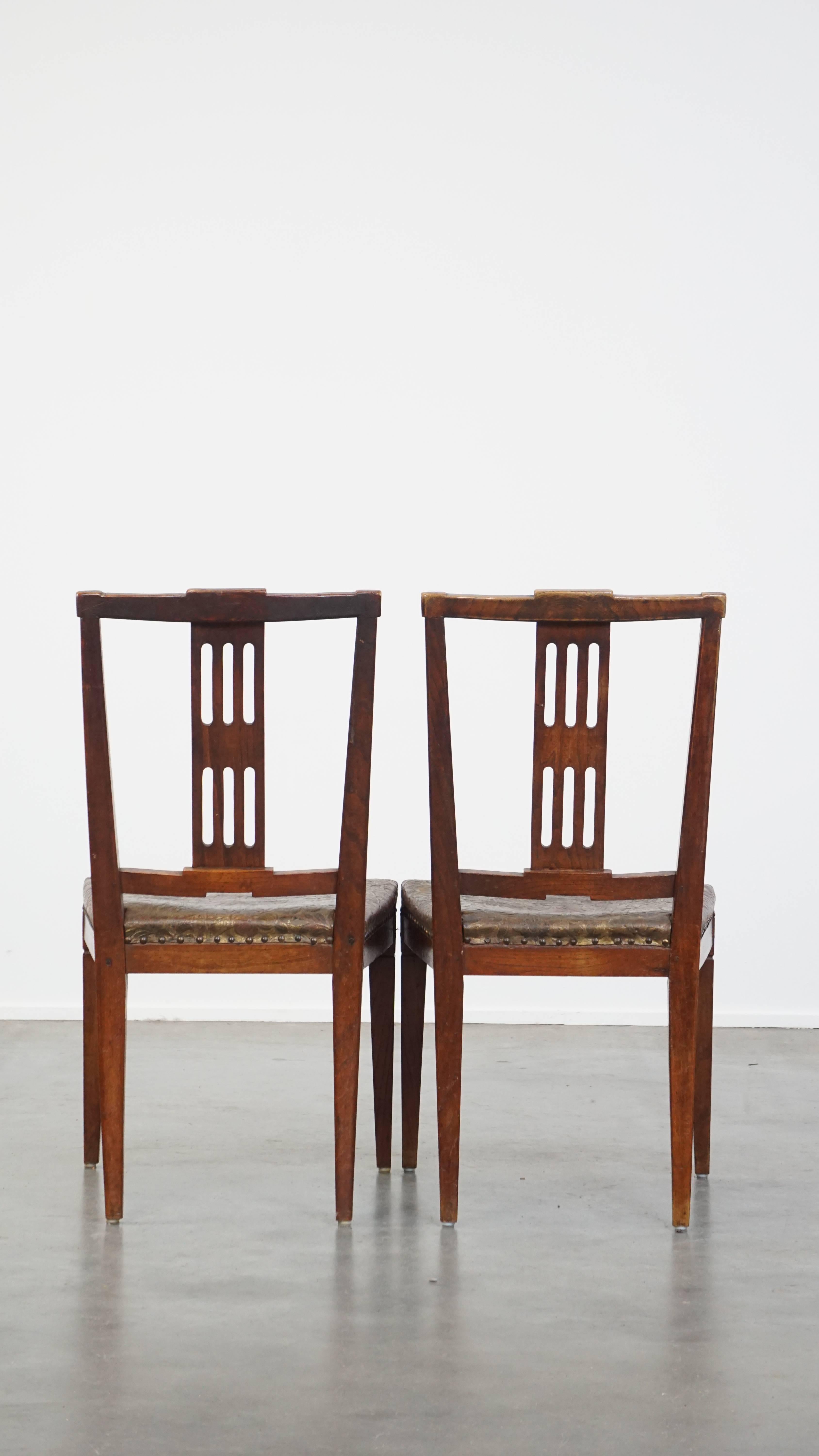 Ensemble unique et caractéristique de 6 chaises de salle à manger originales en cuir néerlandais ancien État moyen - En vente à Harderwijk, NL