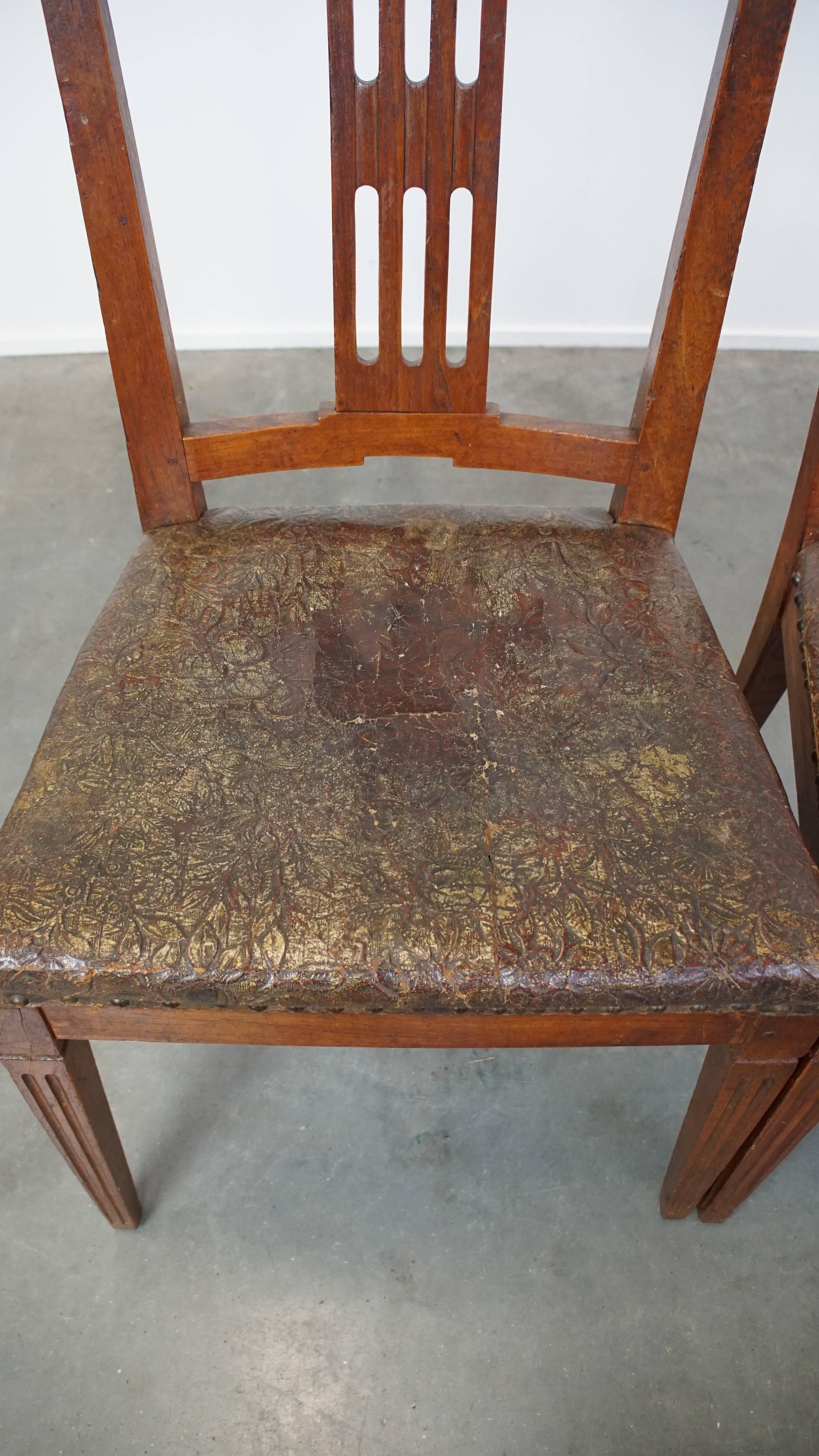Cuir Ensemble unique et caractéristique de 6 chaises de salle à manger originales en cuir néerlandais ancien en vente