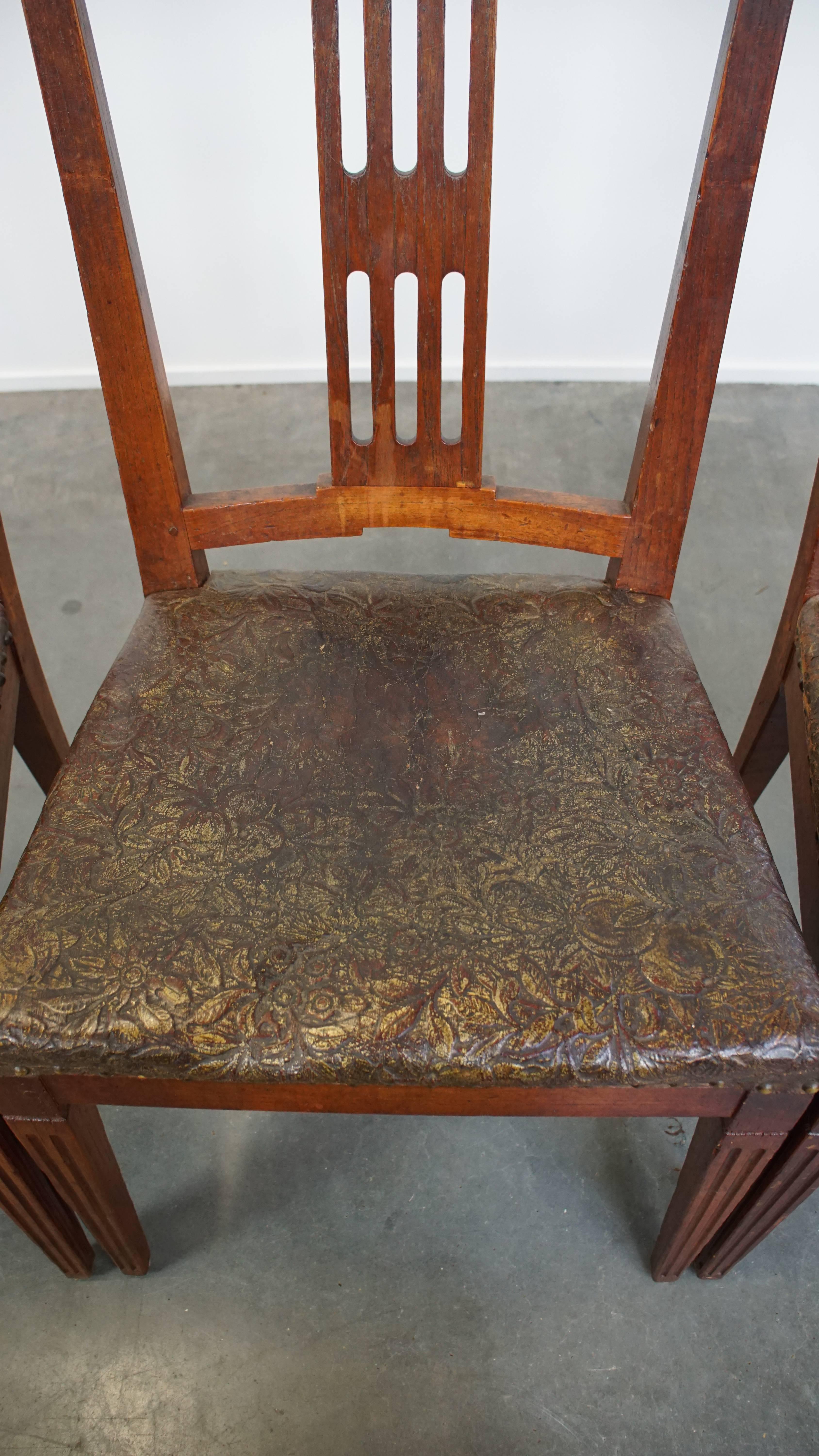 Ensemble unique et caractéristique de 6 chaises de salle à manger originales en cuir néerlandais ancien en vente 2