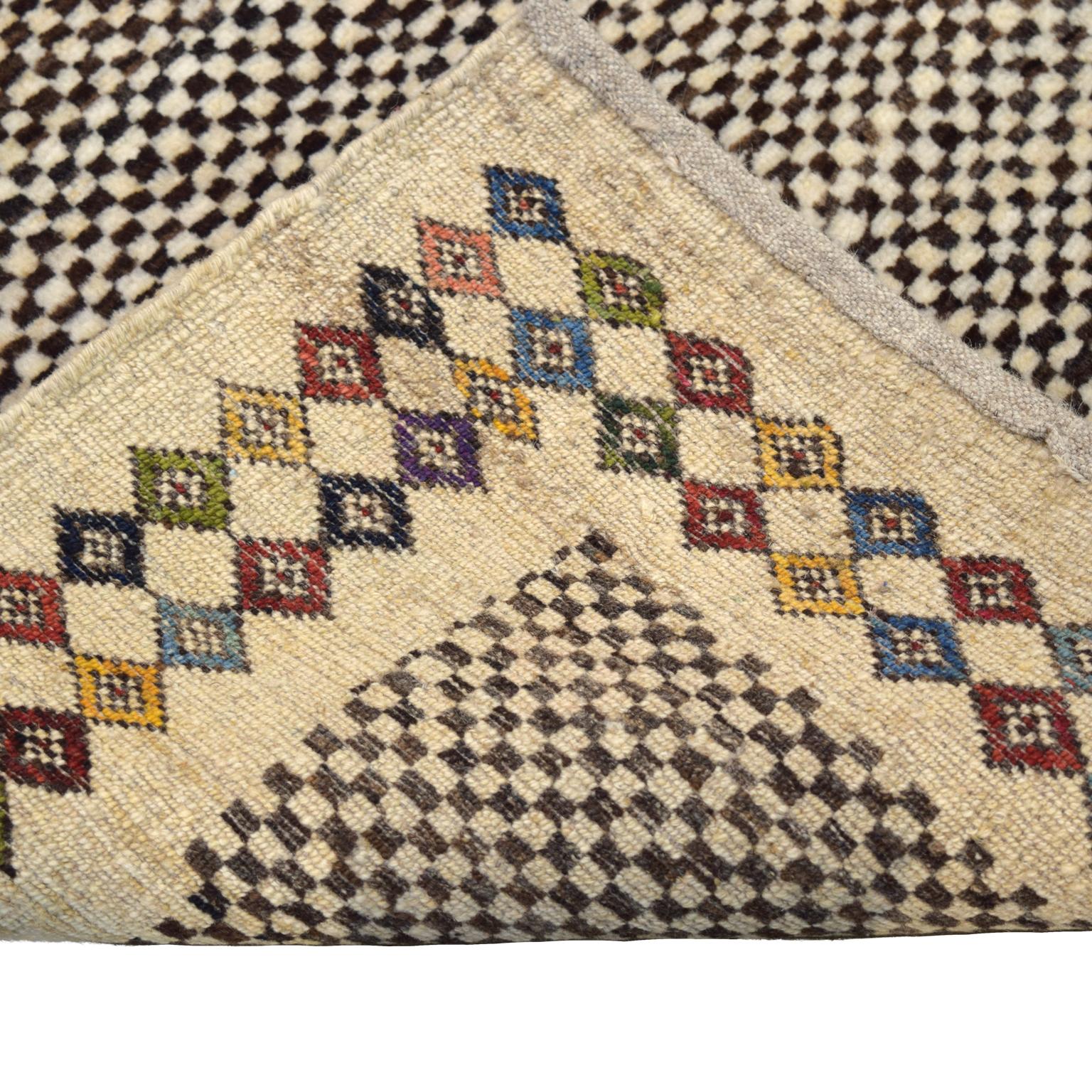 Persischer Gabbeh Stammeskunstteppich, neutral-geometrisch, Wolle, 3' x 4' im Angebot 1