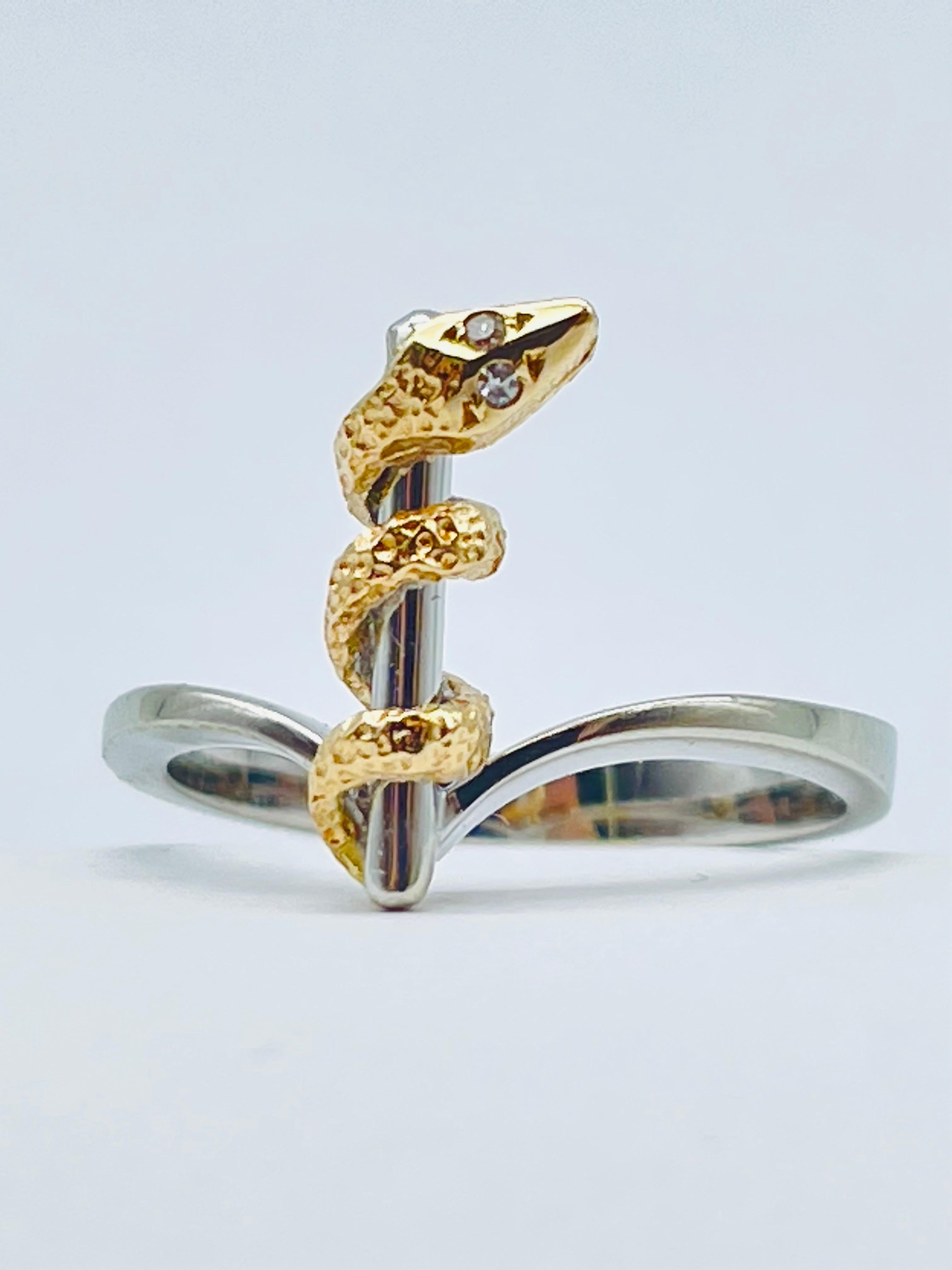 Women's or Men's Unique and Elegant Snake Bicolor Ring with Diamond Eyes White/Yellow Gold 14k For Sale