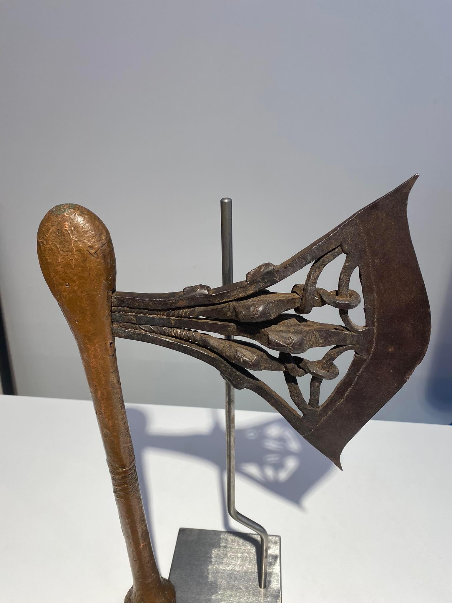 Hacha kilonda ritual o ceremonial Songye Nsapo, única y extremadamente rara RD del Congo en venta 5