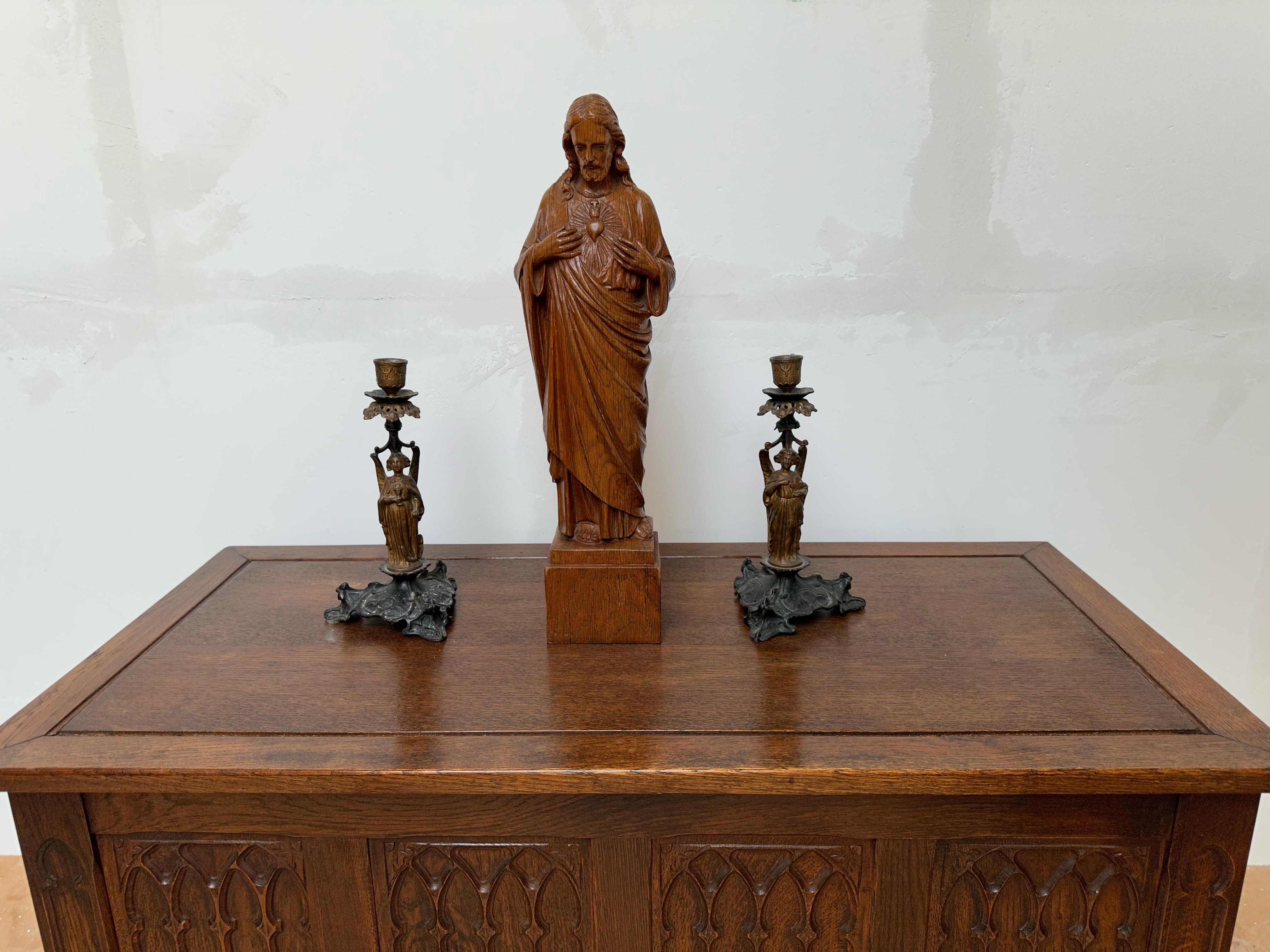 Unique and Hand Carved Early 1900s Tiger Oak Sacred Heart of Christ Sculpture For Sale 5