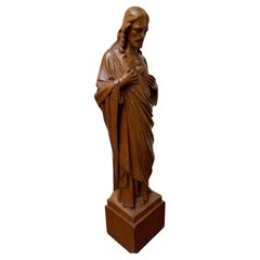 Escultura única y tallada a mano en roble tigre de principios del siglo XX Sagrado Corazón de Cristo