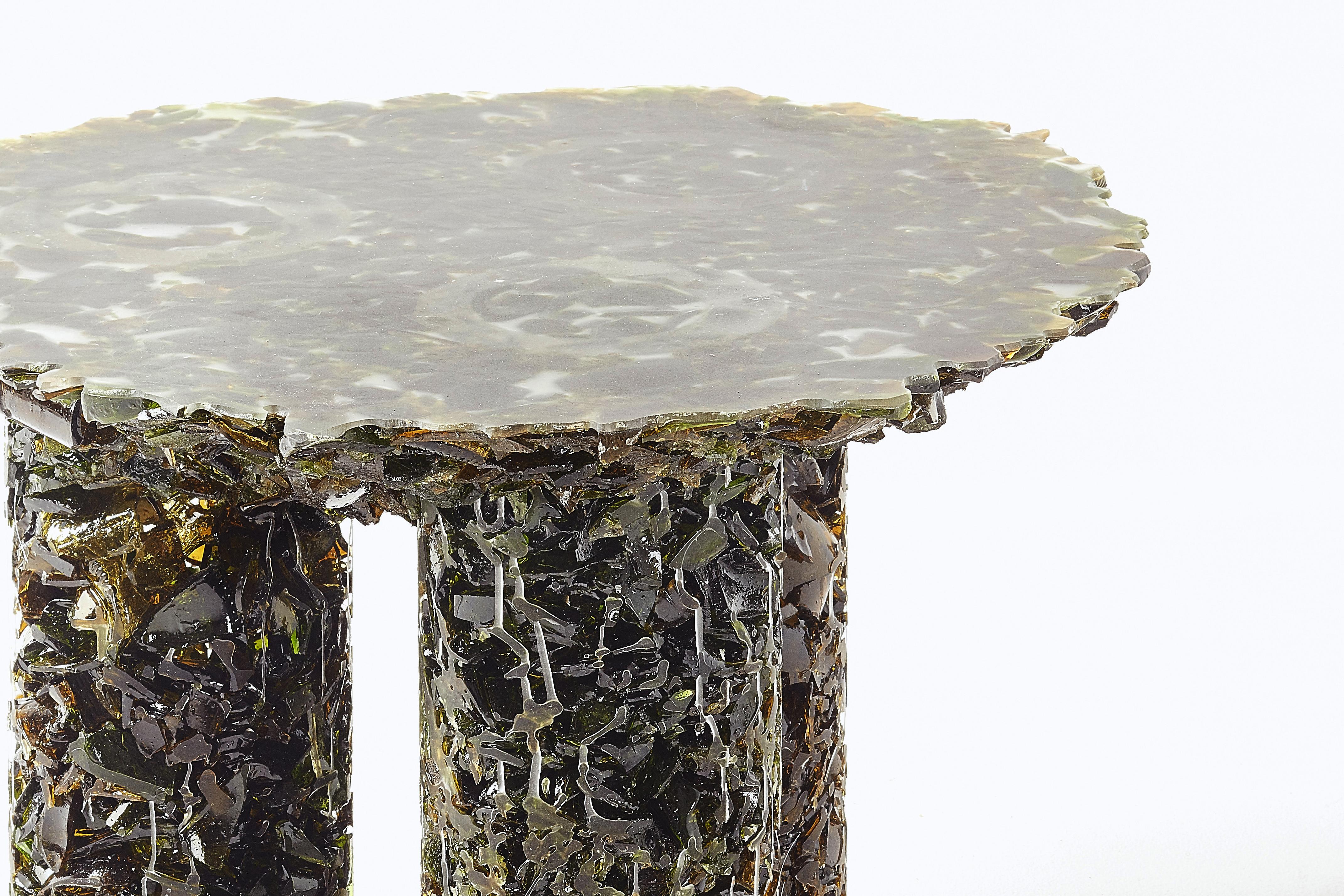 Table d'appoint verte unique de collection et fabriquée à la main avec du verre de bouteille de vin pilé Neuf - En vente à Barcelona, ES