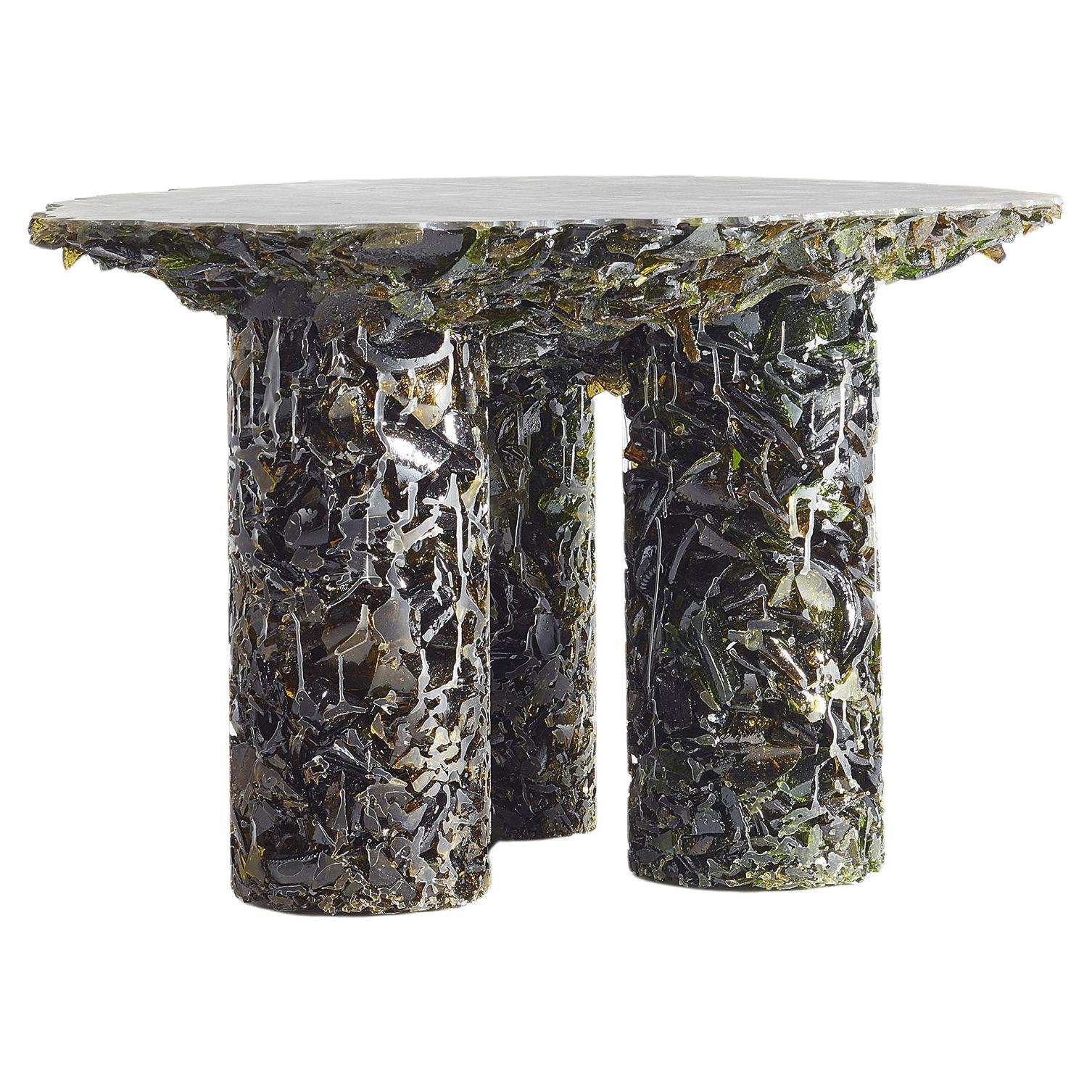 Table d'appoint verte unique de collection et fabriquée à la main avec du verre de bouteille de vin pilé en vente
