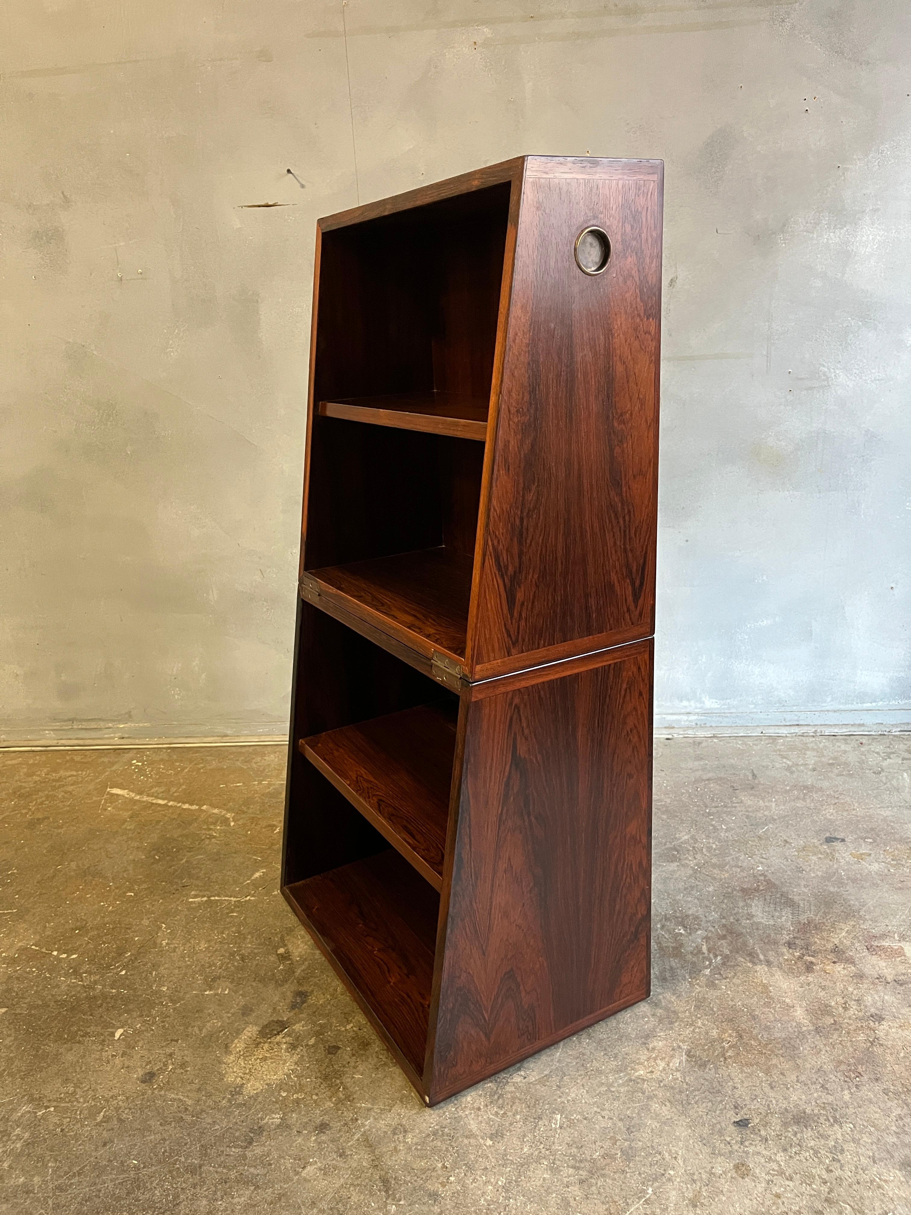 Mid-Century moderno Libreria pieghevole unica in palissandro in vendita