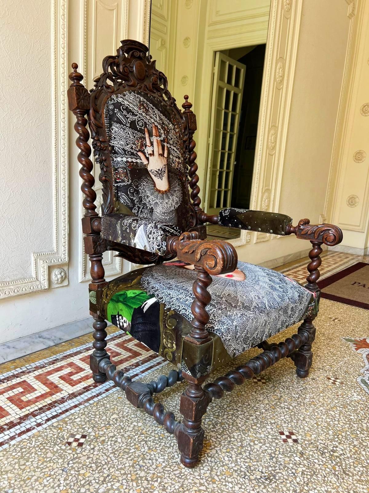 Sillón Único y Grande de Roble Tallado en Tela Moderna al Estilo de Luis XIII en venta 5