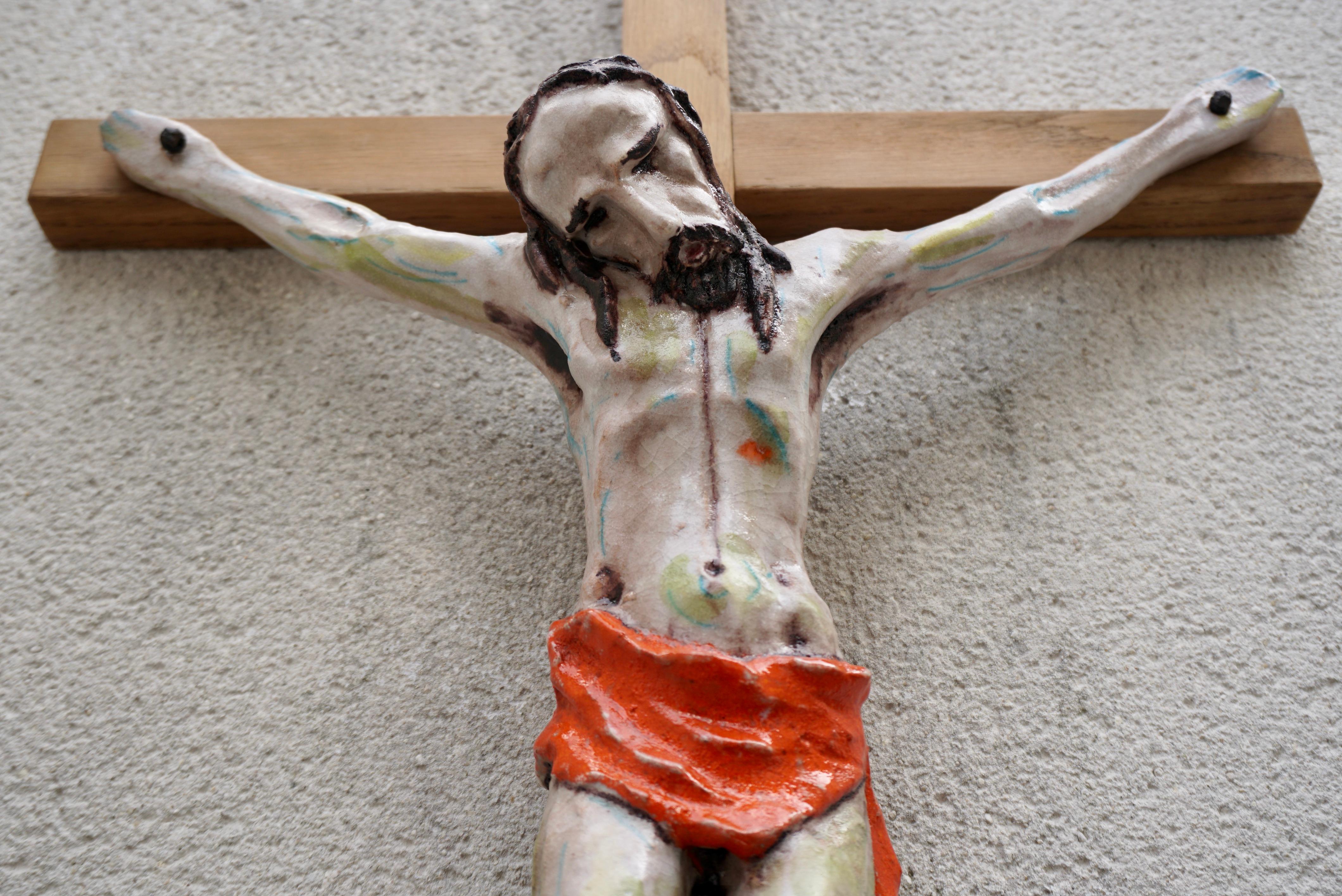 Unique and Large Crucifix with Hand Crafted Ceramic Corpus of Christ In Good Condition For Sale In Antwerp, BE