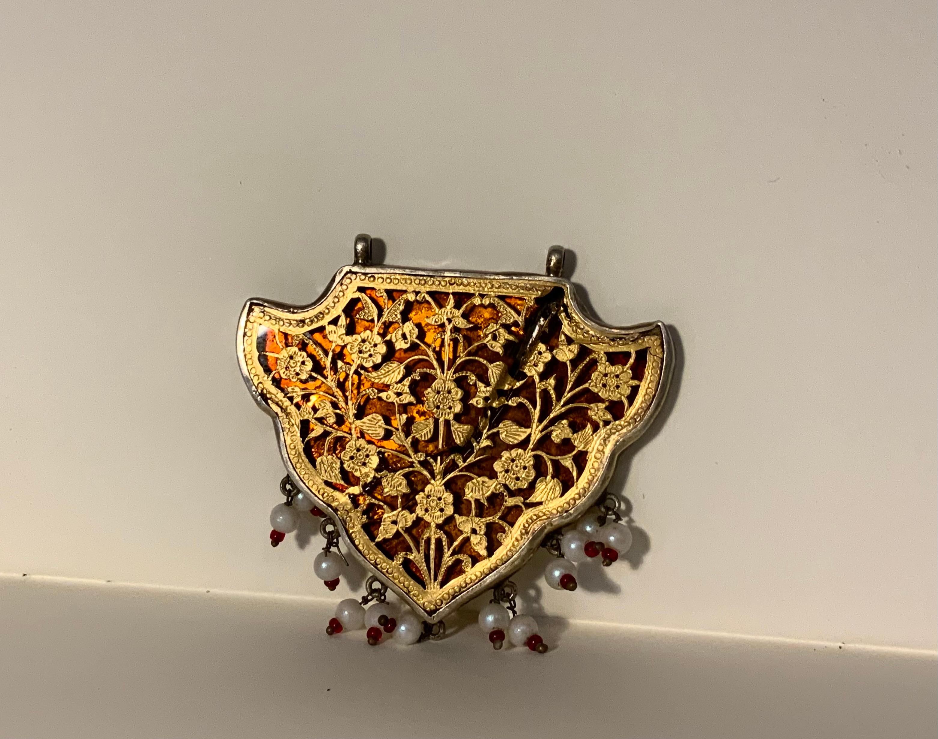 Unique et grand pendentif Thewa - Rajasthan, fin 19e - début 20e siècle Bon état - En vente à Fukuoka, JP