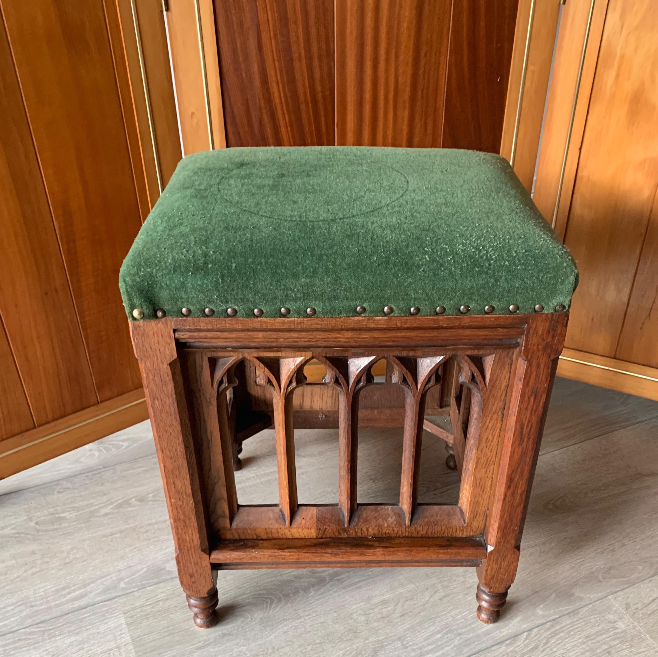 Unique and Quality Carved Gothic Revival Oak Church Stool Seat w. Velvet Seating 6