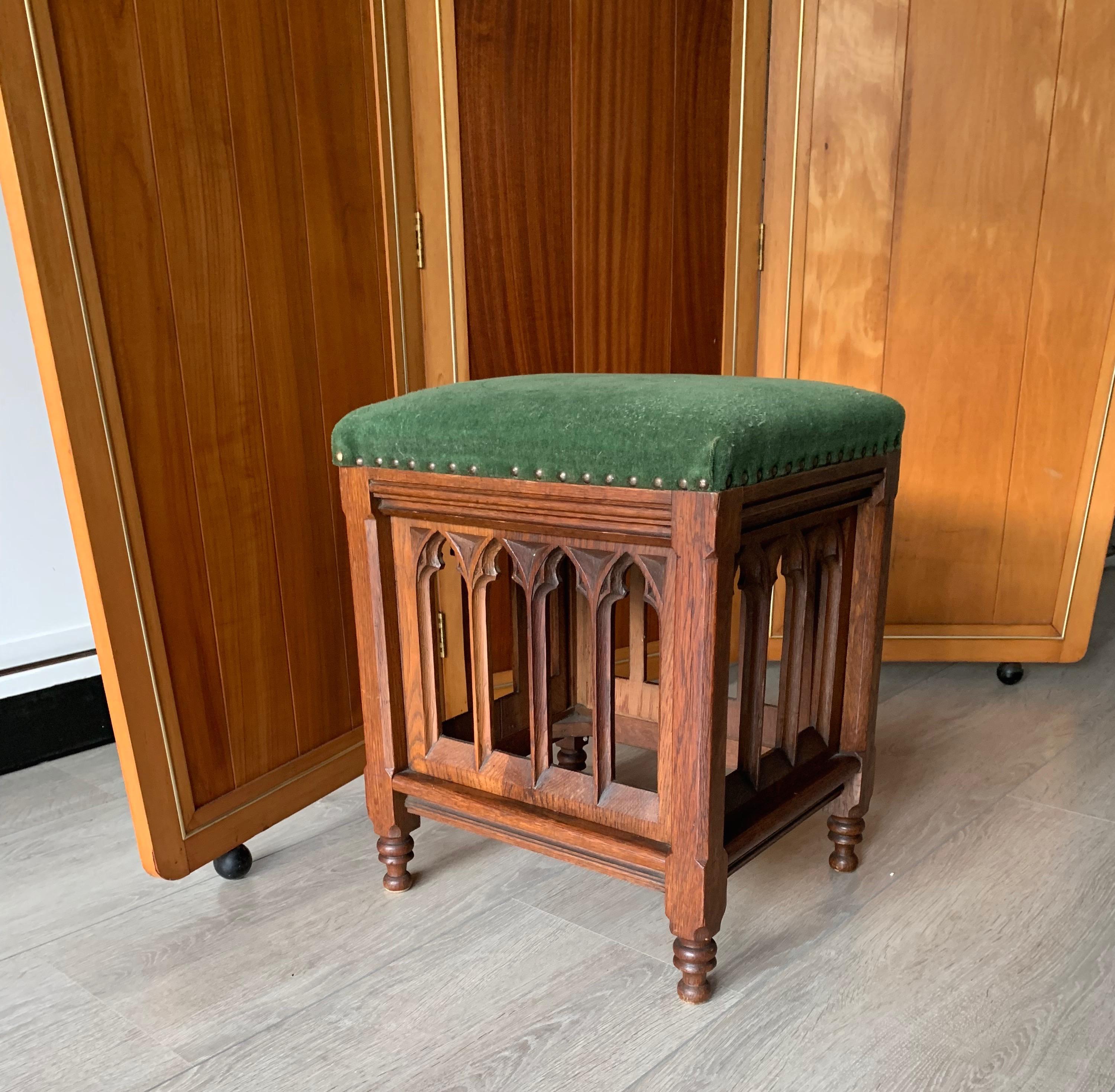 Unique and Quality Carved Gothic Revival Oak Church Stool Seat w. Velvet Seating 9