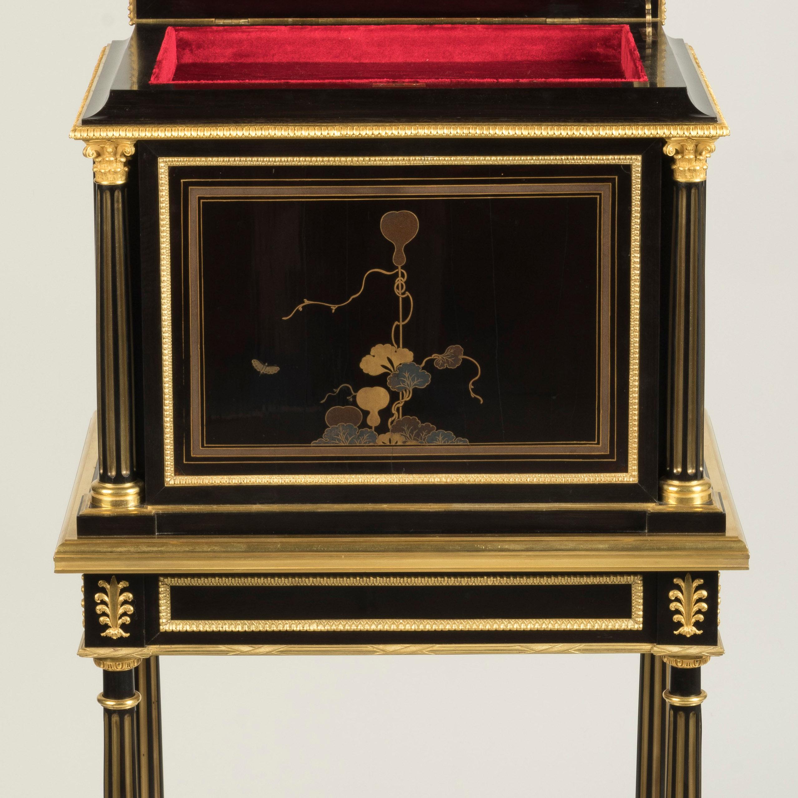 Bronze doré Un meuble de rangement unique et rare en laque japonaise du 19ème siècle par Henry Dasson de Paris en vente