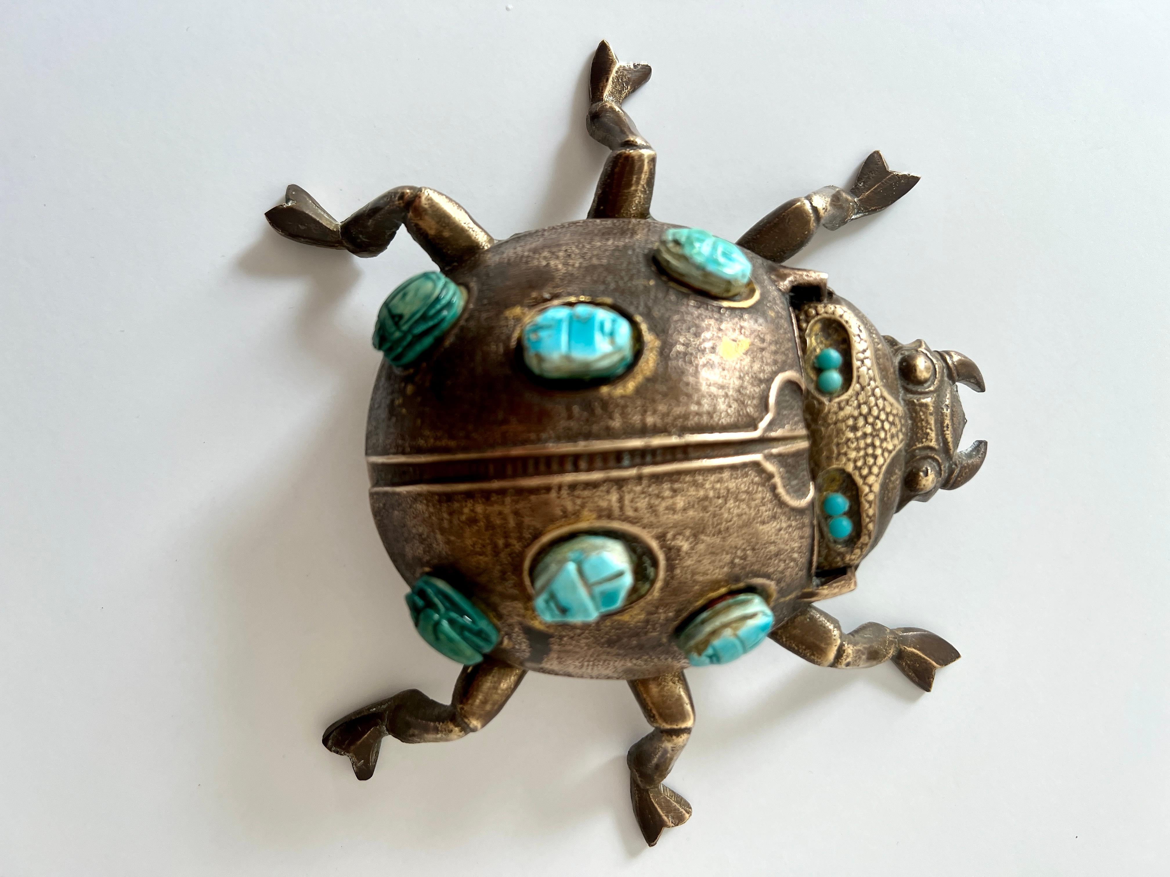 Einzigartiger und seltener Skarabäus- oder Käfer-Aschenbecher mit türkisfarbenen Details (Moderne der Mitte des Jahrhunderts) im Angebot