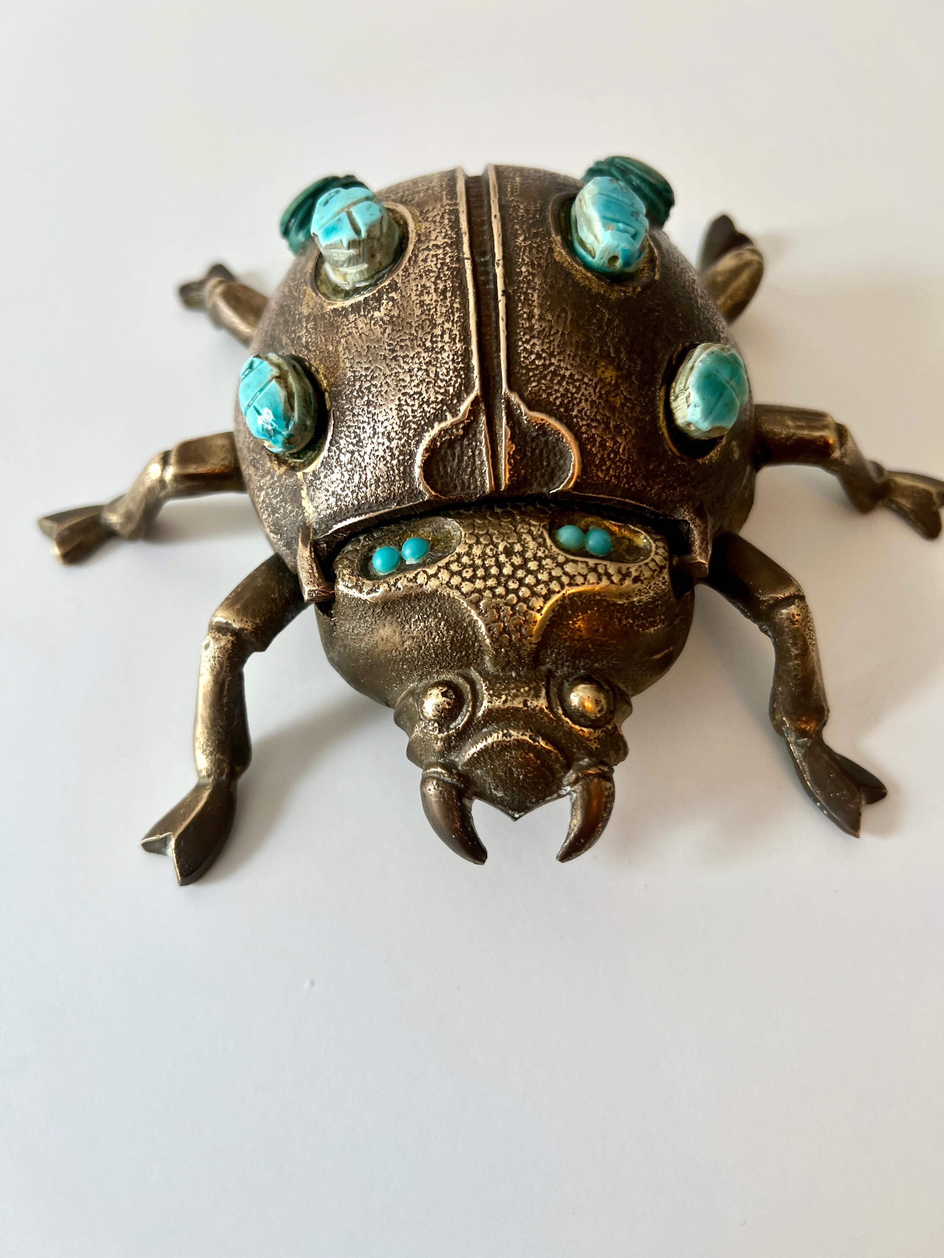 Einzigartiger und seltener Skarabäus- oder Käfer-Aschenbecher mit türkisfarbenen Details (20. Jahrhundert) im Angebot