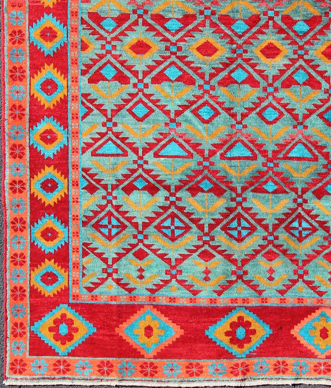 Roter, aquafarbener, orangefarbener und gelber Oushak-Teppich mit geometrischem Muster aus der Türkei, Teppich tu-mtu-4852, Herkunftsland / Art: Türkei / Oushak, um 1950

Dieser alte türkische Oushak-Teppich stellt eine einzigartige und lebendige