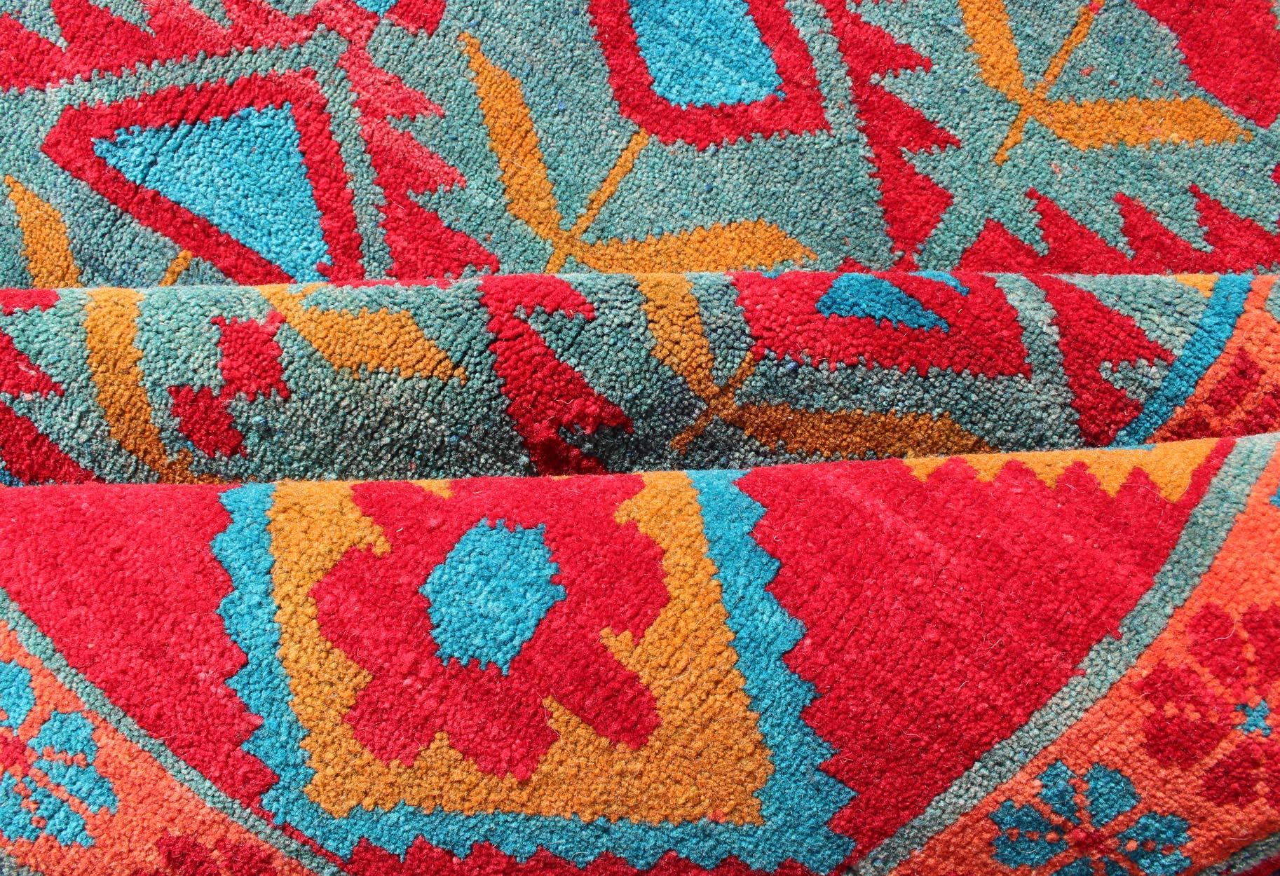 Einzigartiger und lebendiger türkischer Oushak-Teppich mit buntem und leuchtendem Diamantdesign im Zustand „Gut“ im Angebot in Atlanta, GA
