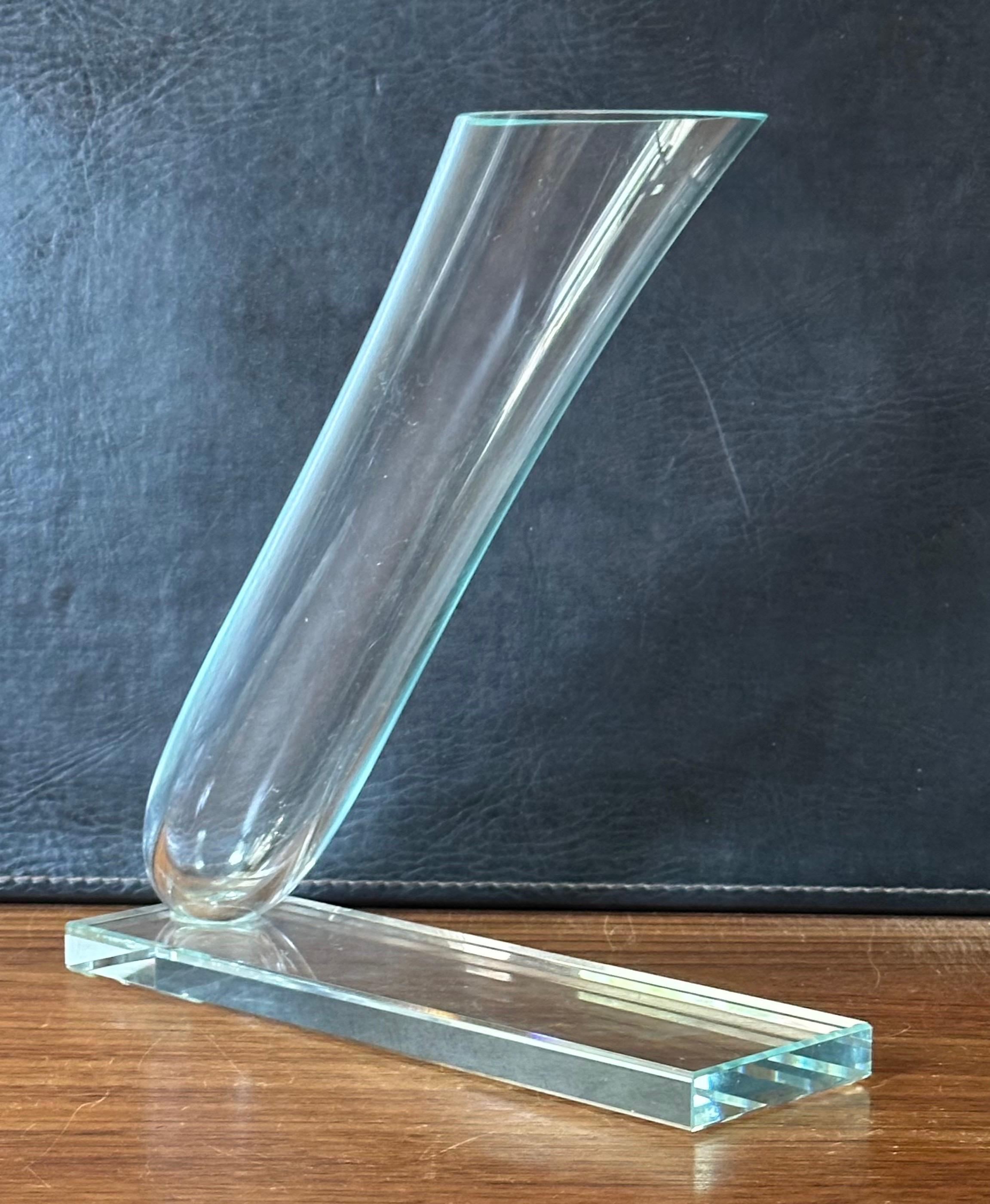 XX secolo Vaso di vetro artistico angolato unico di Stephens Schlasner in vendita