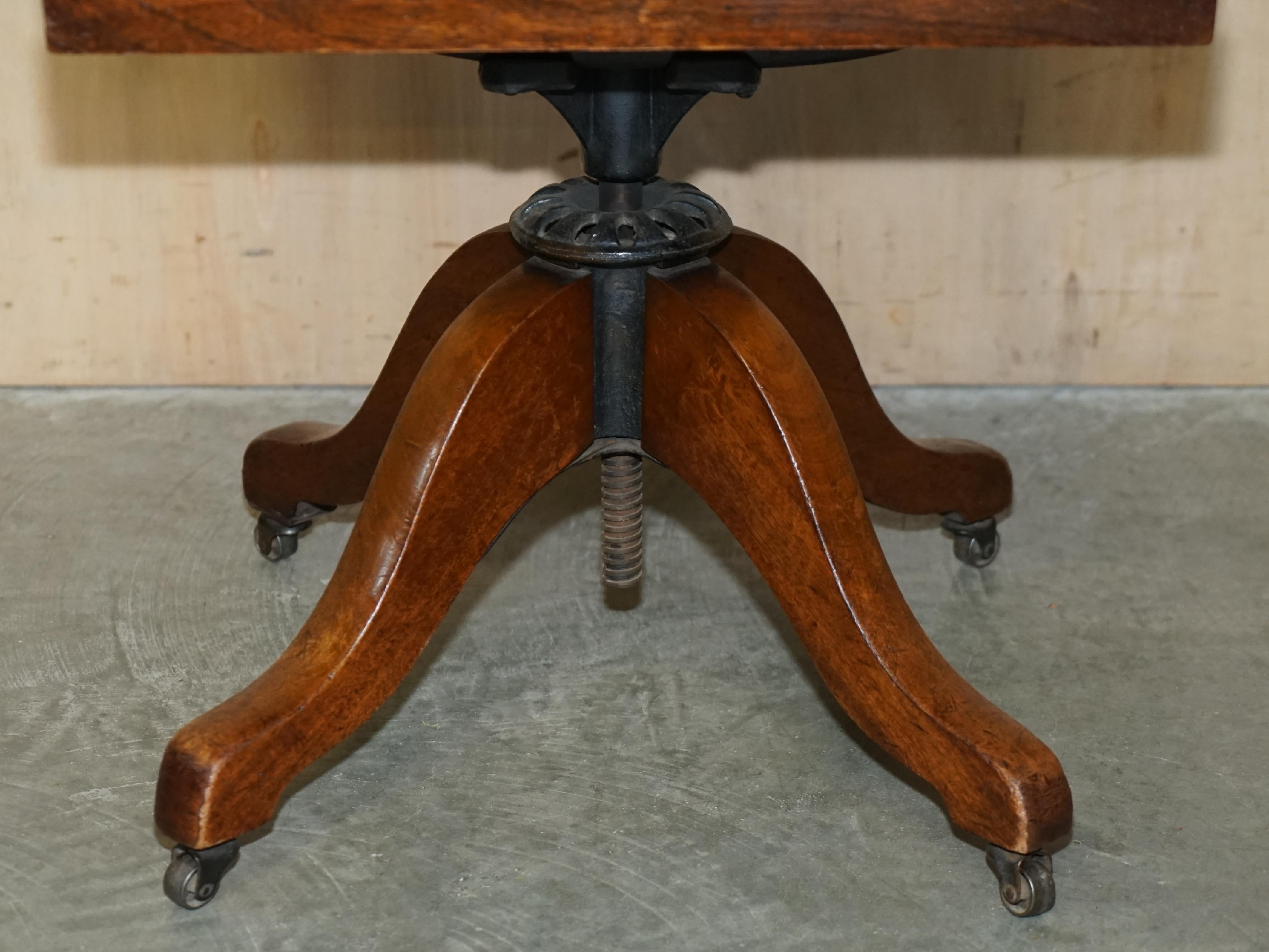 Unique Antique 1880 George Hepplewhite Wheatgrass Captains Chair Brown Leather en vente 3
