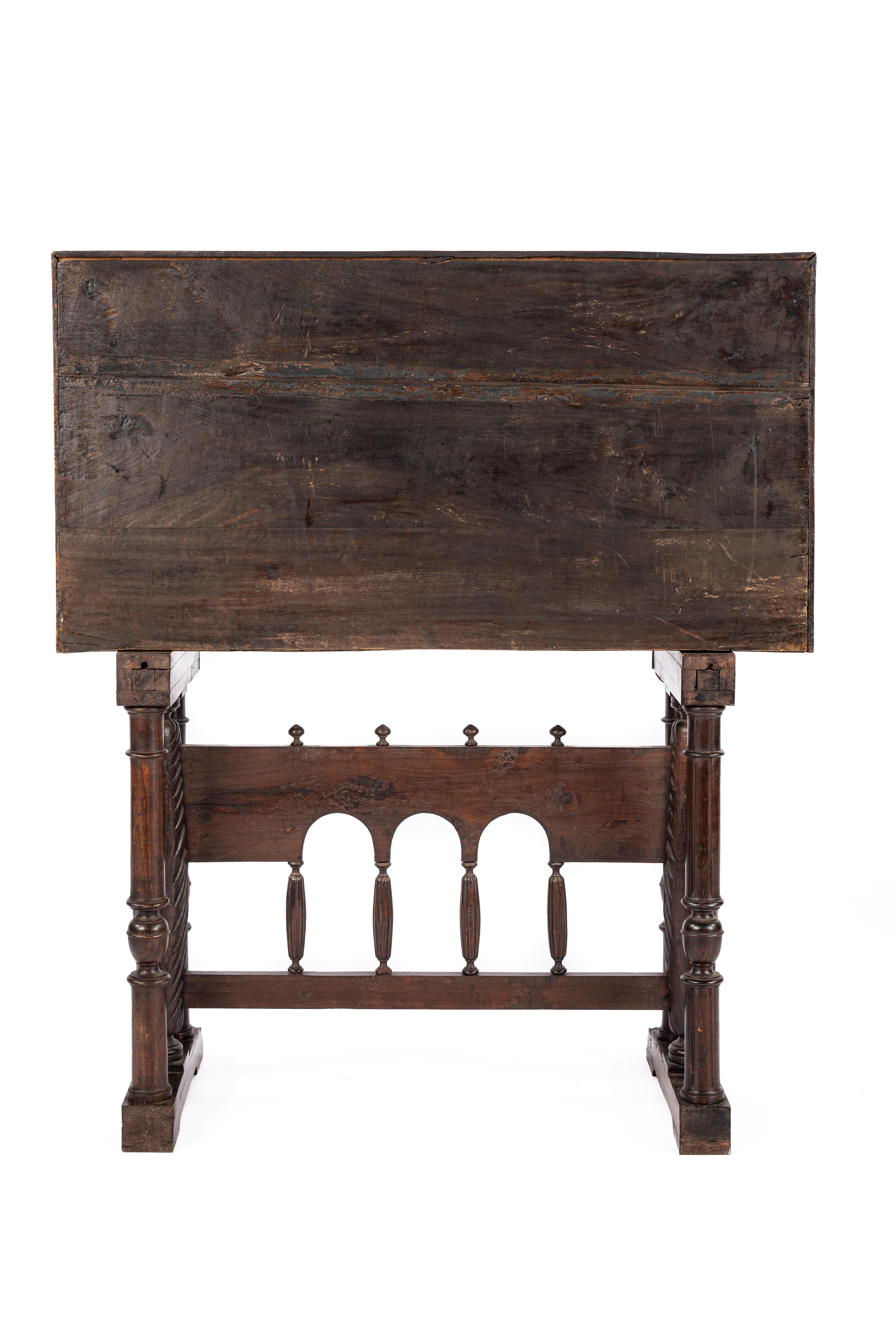 bargueño desk
