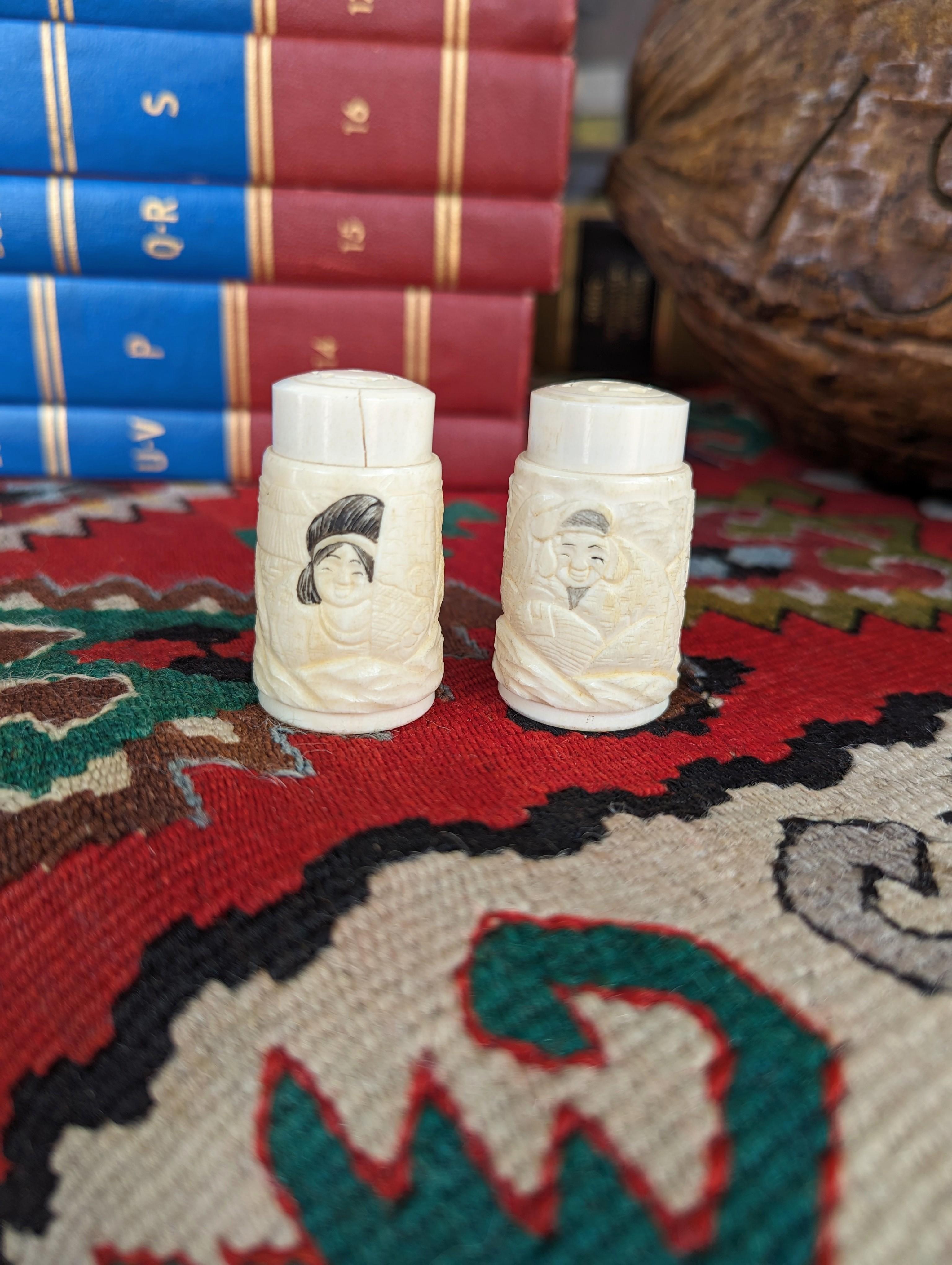 20th Century Unique Antique Asian Hand Carved Bone Salt and Pepper Shakers Set  For Sale