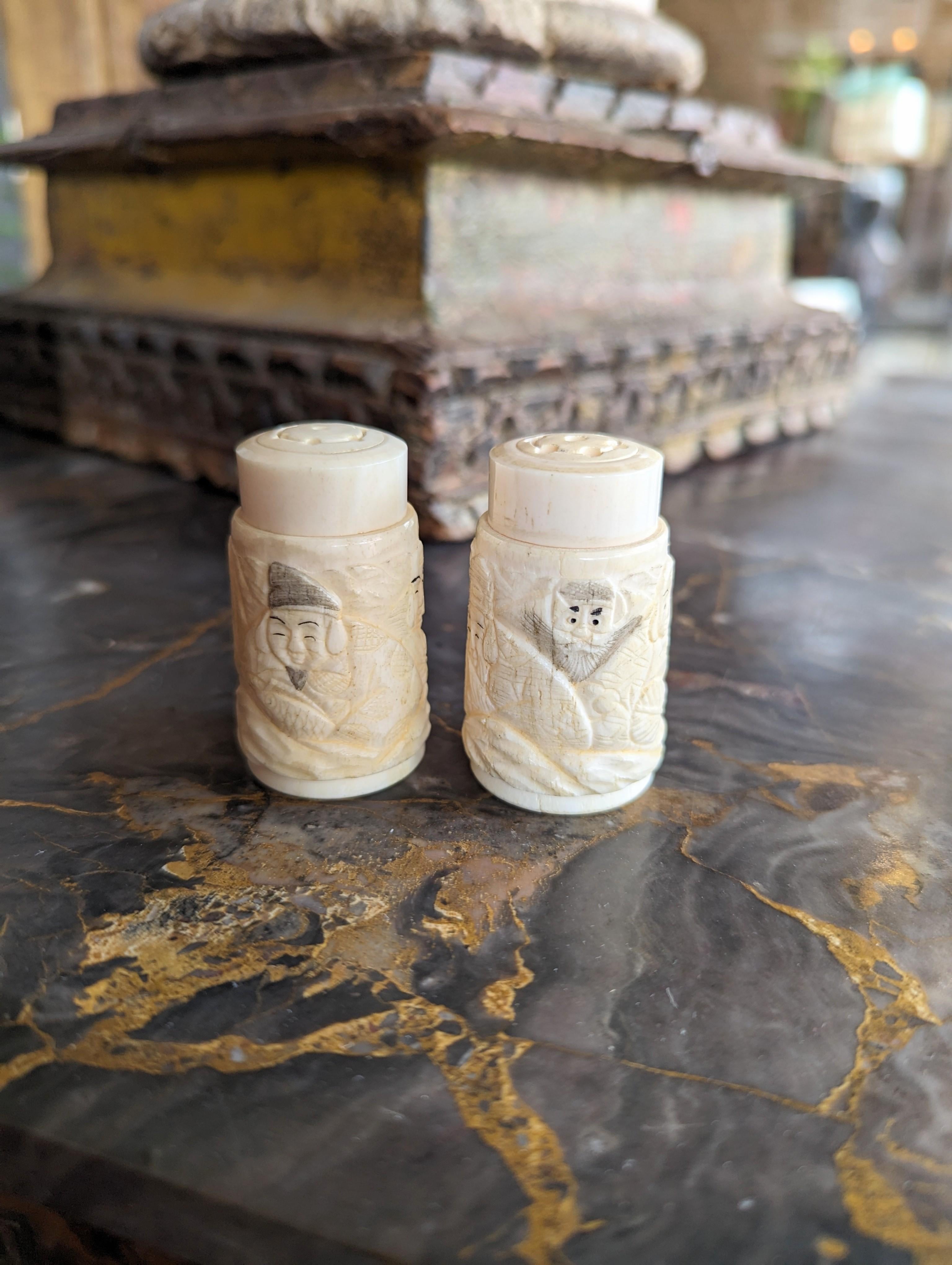 Unique Antique Asian Hand Carved Bone Salt and Pepper Shakers Set  For Sale 1