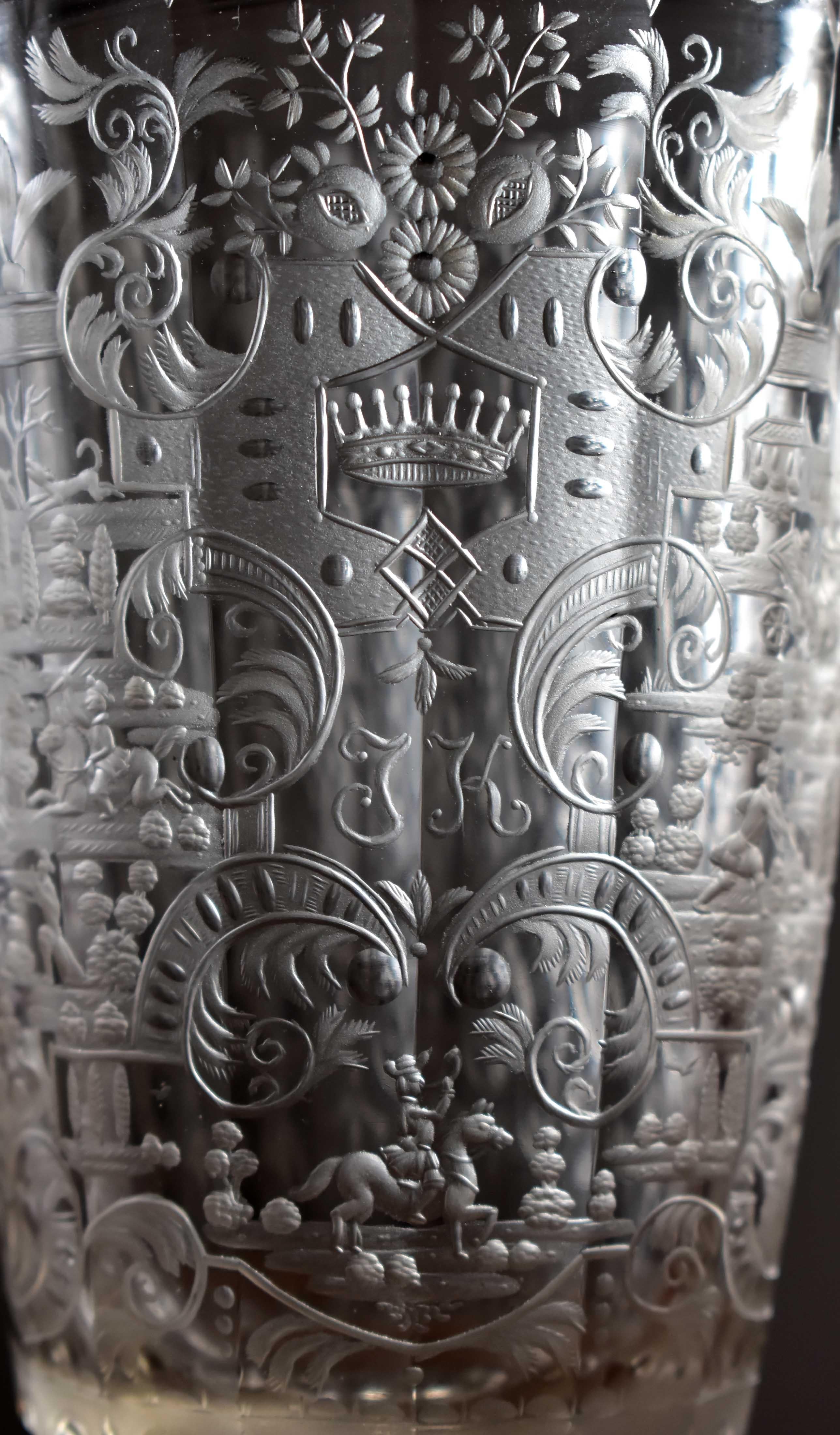 Einzigartiger antiker Barockmantel mit Goblet-Gravur aus der Familie Spork aus dem 18. Jahrhundert  im Angebot 5
