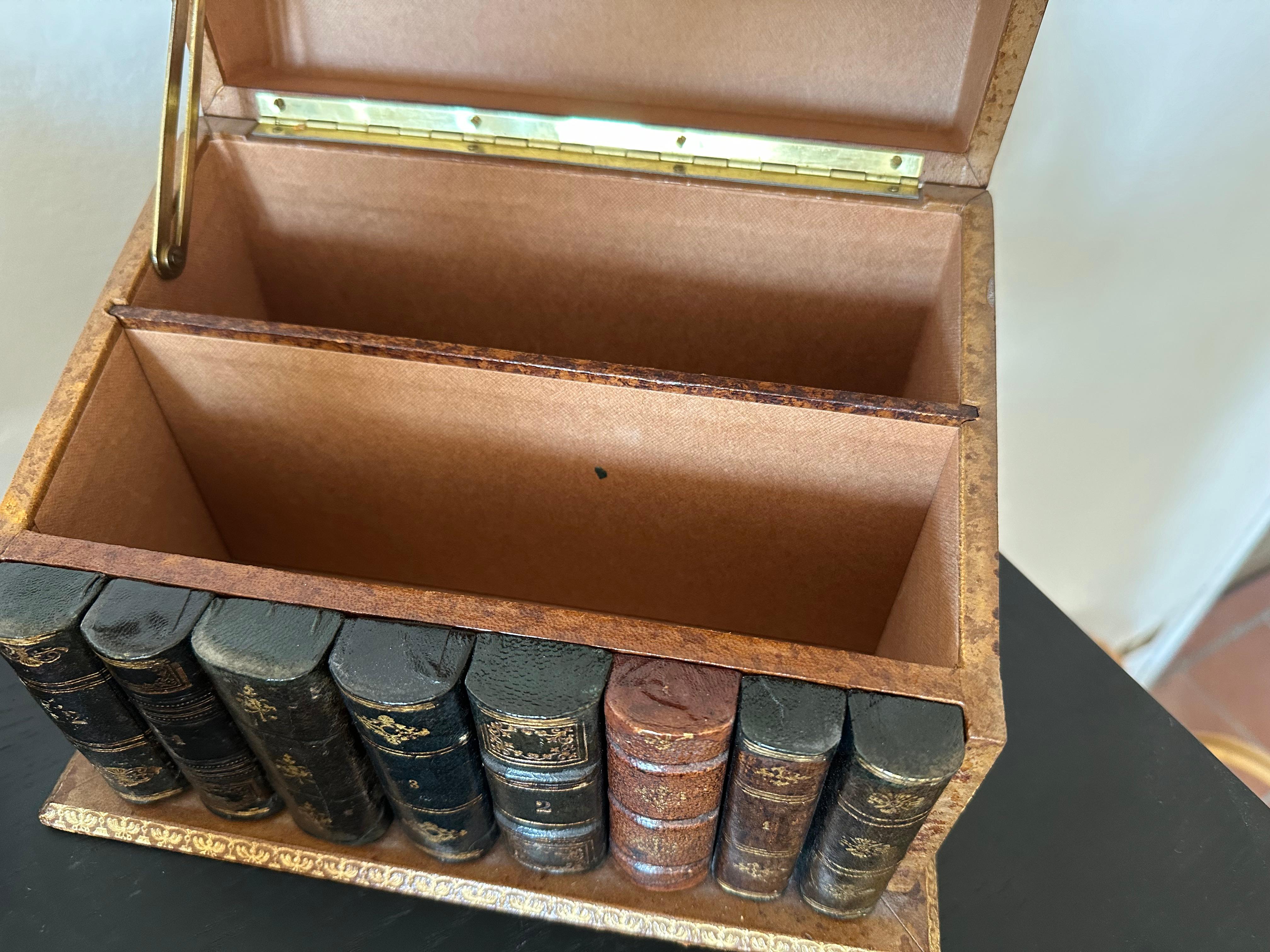 Boîte à lettres unique pour livres anciens - reliure à dos de cuir du 19e siècle en vente 4