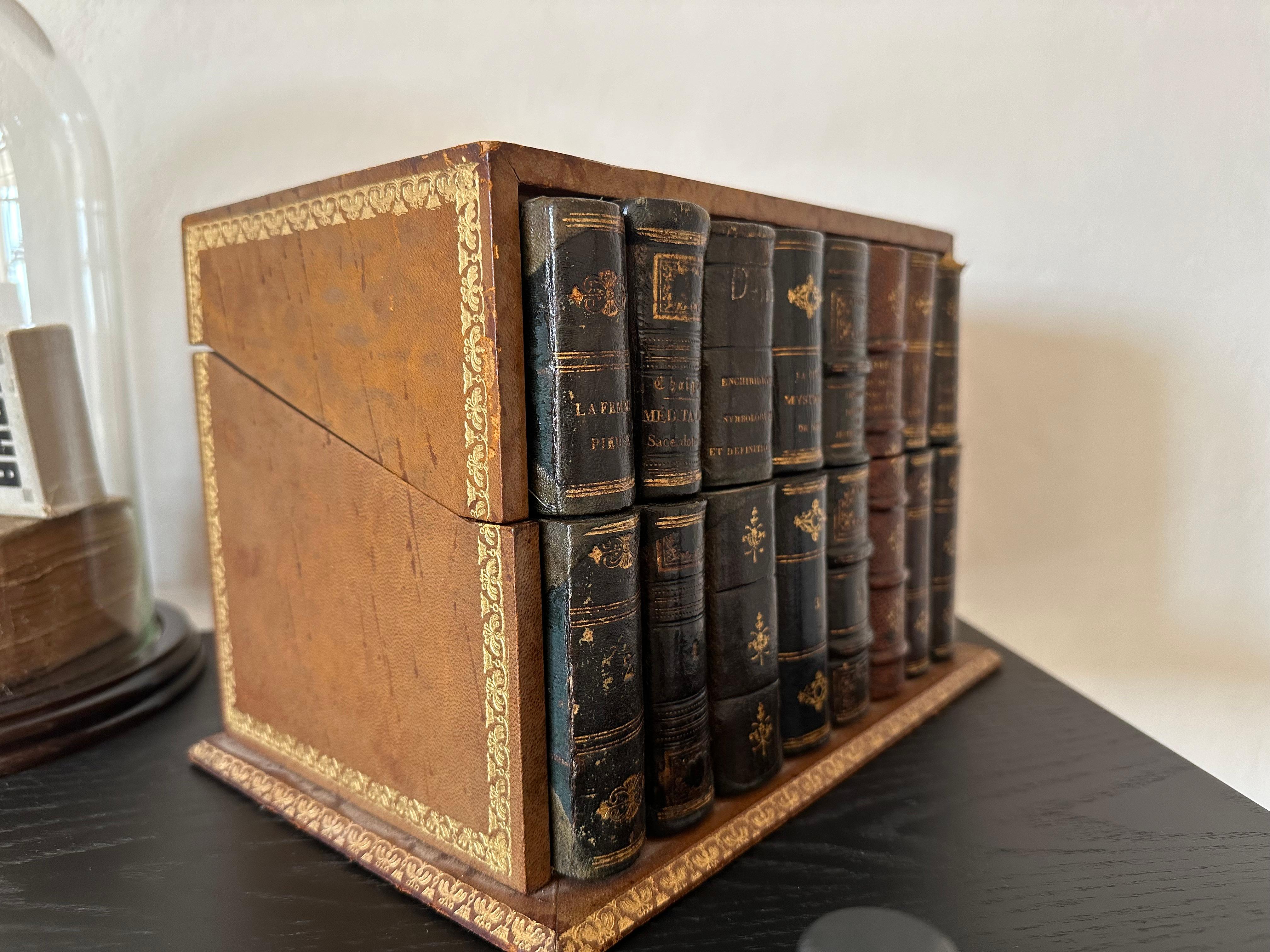 Boîte à lettres unique pour livres anciens - reliure à dos de cuir du 19e siècle Bon état - En vente à Hamburg, DE