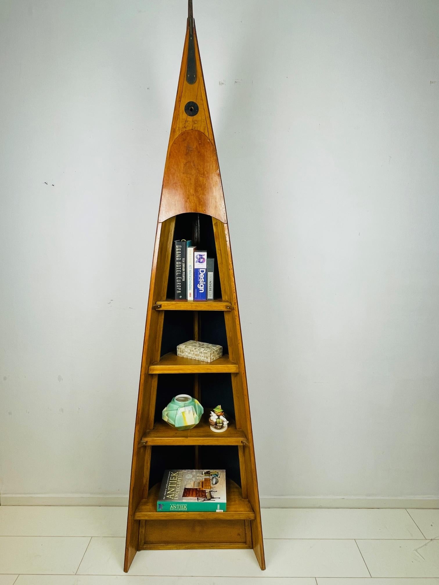 What an unique nautical eyecatcher. A masterpiece for every home, bar, pub, boathouse or whatever. Where ever you place this piece it is an immediate center of attentono. Made from different kinds of wood, this old canoe / bookcase is in near