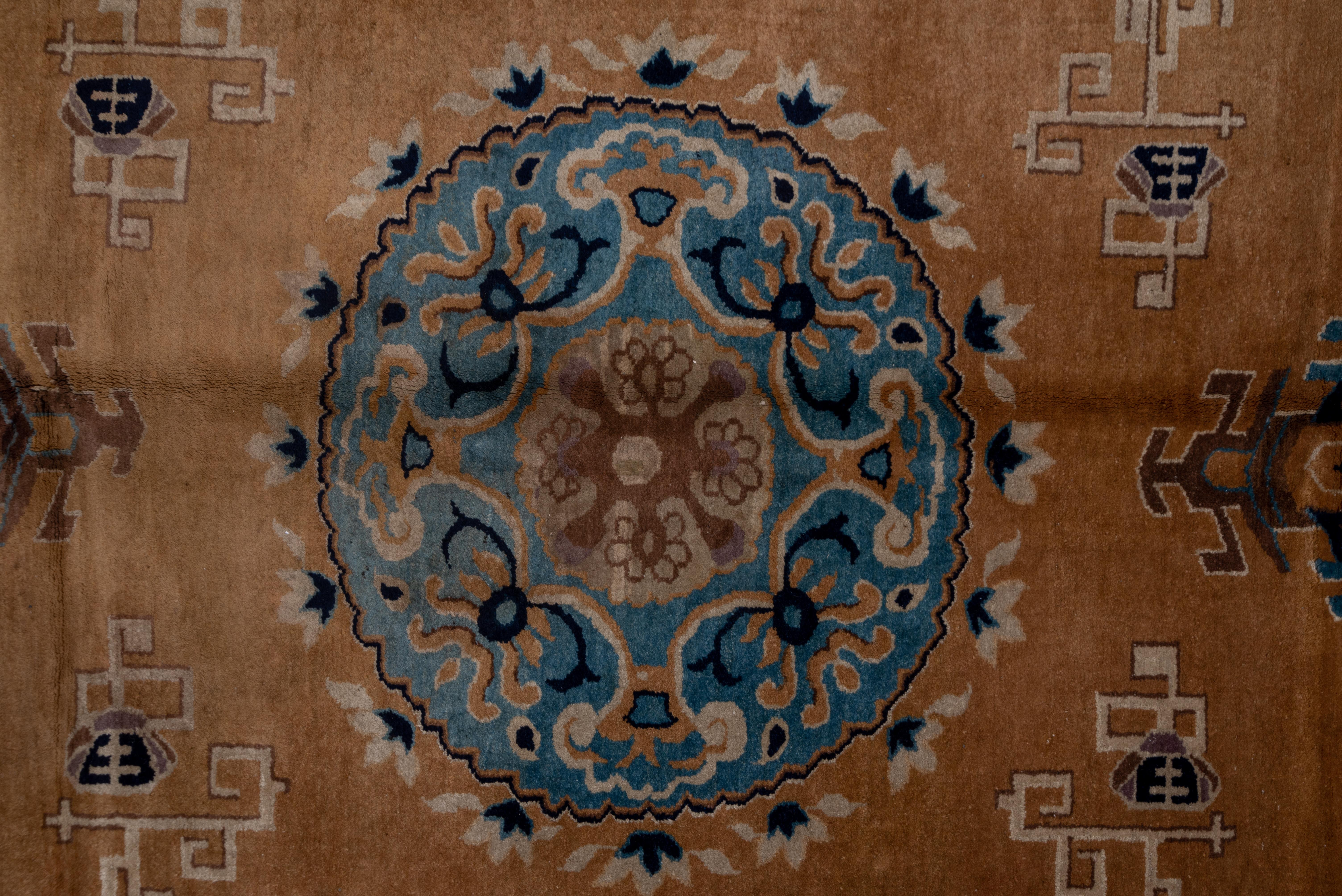 Einzigartiger antiker chinesischer Teppich mit Wildfarbenpalette, ca. 1920er Jahre (Handgeknüpft) im Angebot