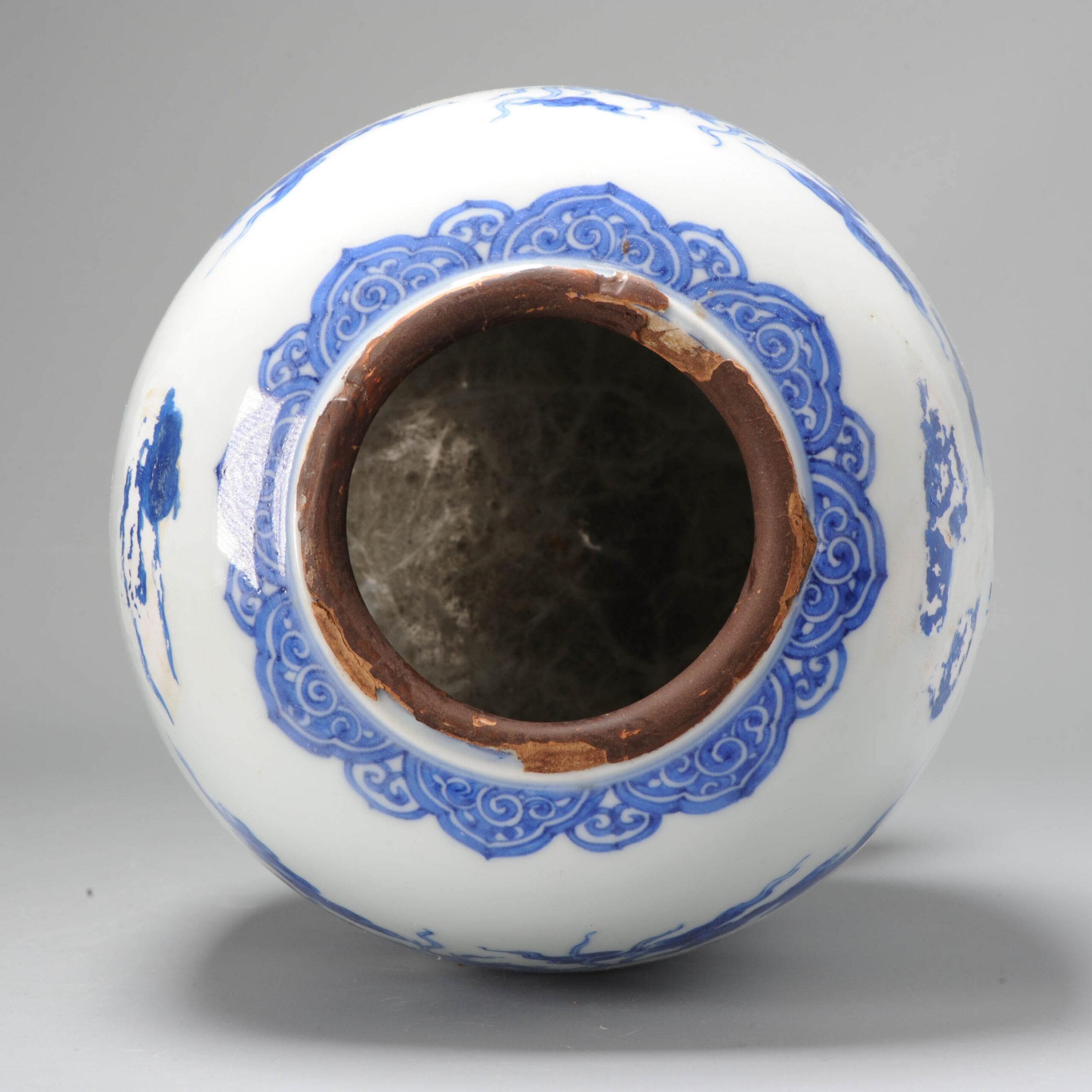 Japonais Vase chinois ancien unique de style impérial en dragons Hirado, vers 1830 en vente