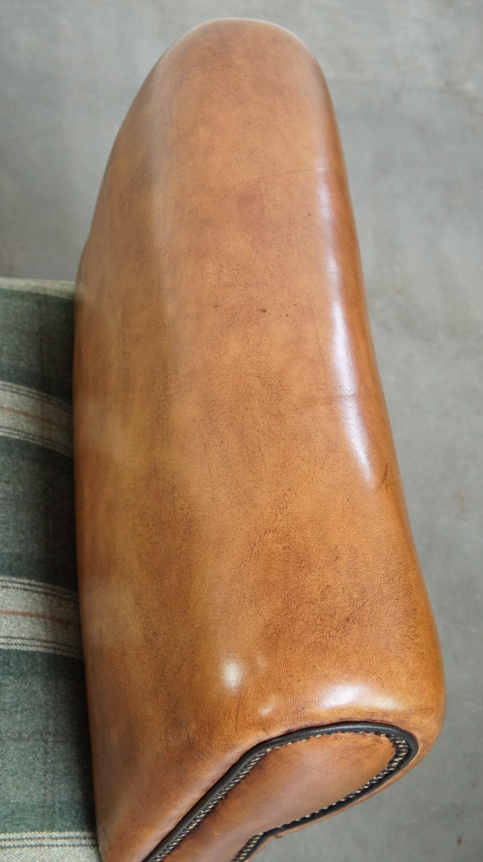 Méridienne ancienne unique retapissée en peau de mouton et laine tartan écossaise en vente 4
