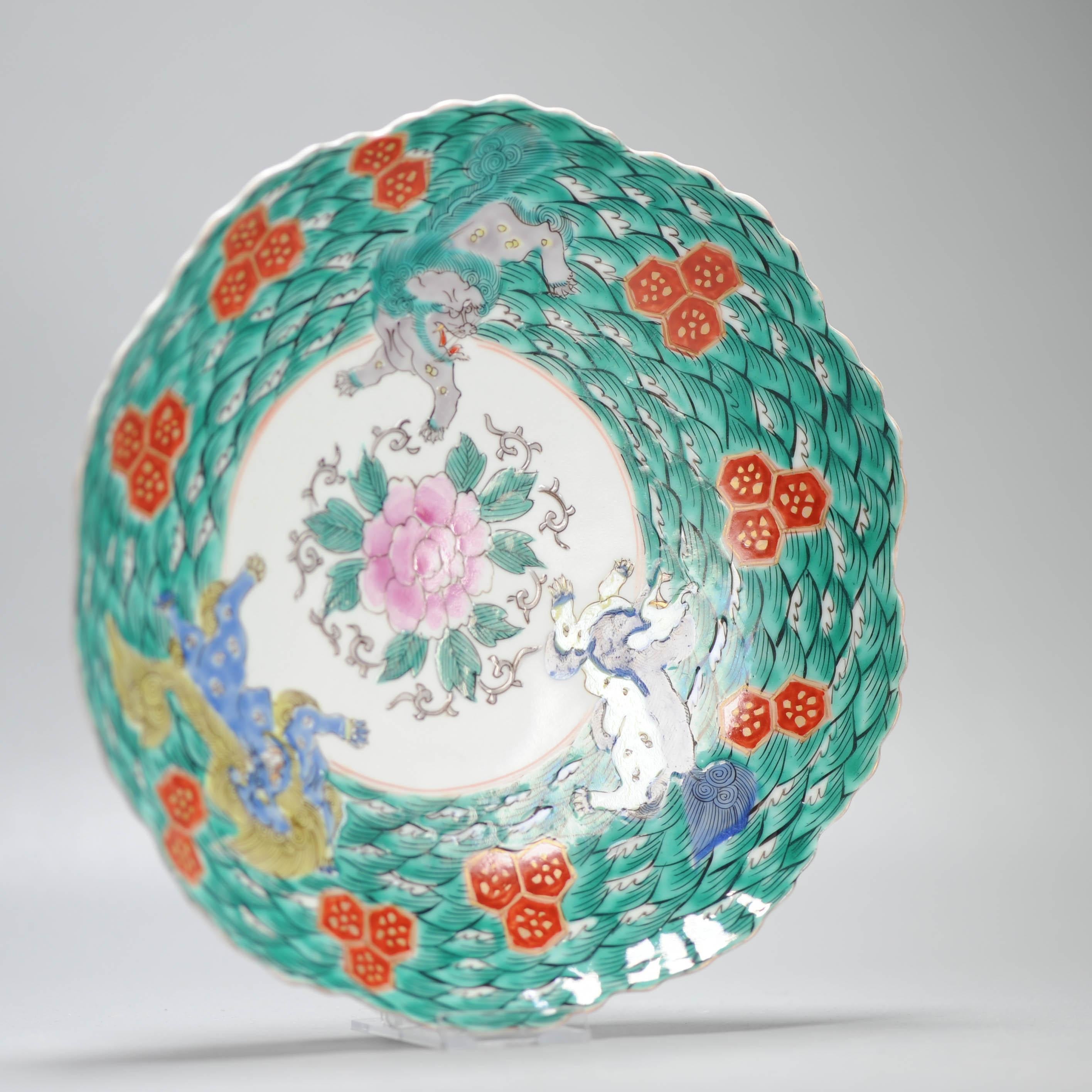 Unique Antique Meiji Period Plate Green and Pink Japan ca by Aoki Kyodai-Shokai In Good Condition For Sale In Amsterdam, Noord Holland
