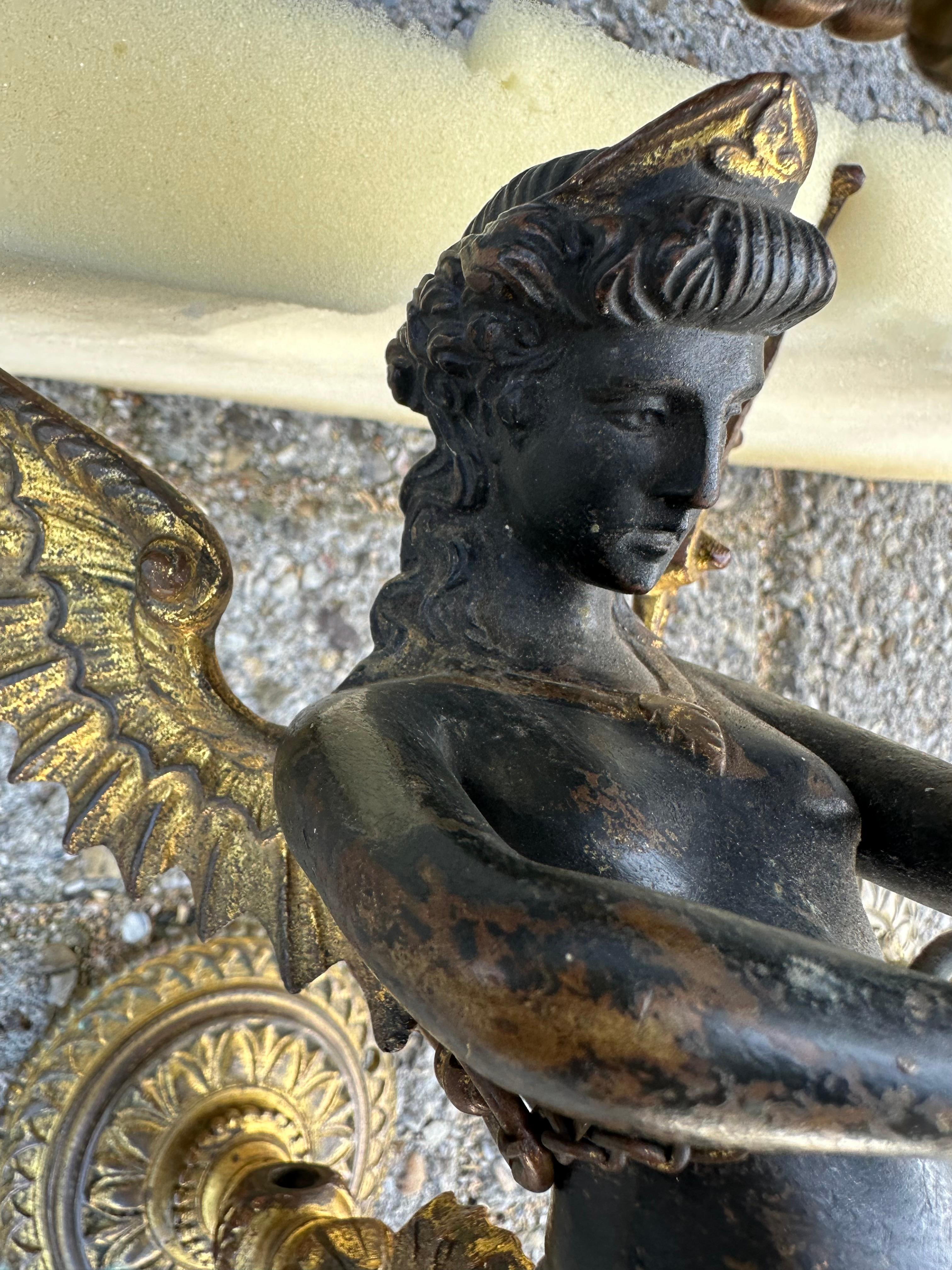 Paire unique d'appliques murales en bronze doré avec sirène ailée Figure, Torches en vente 5