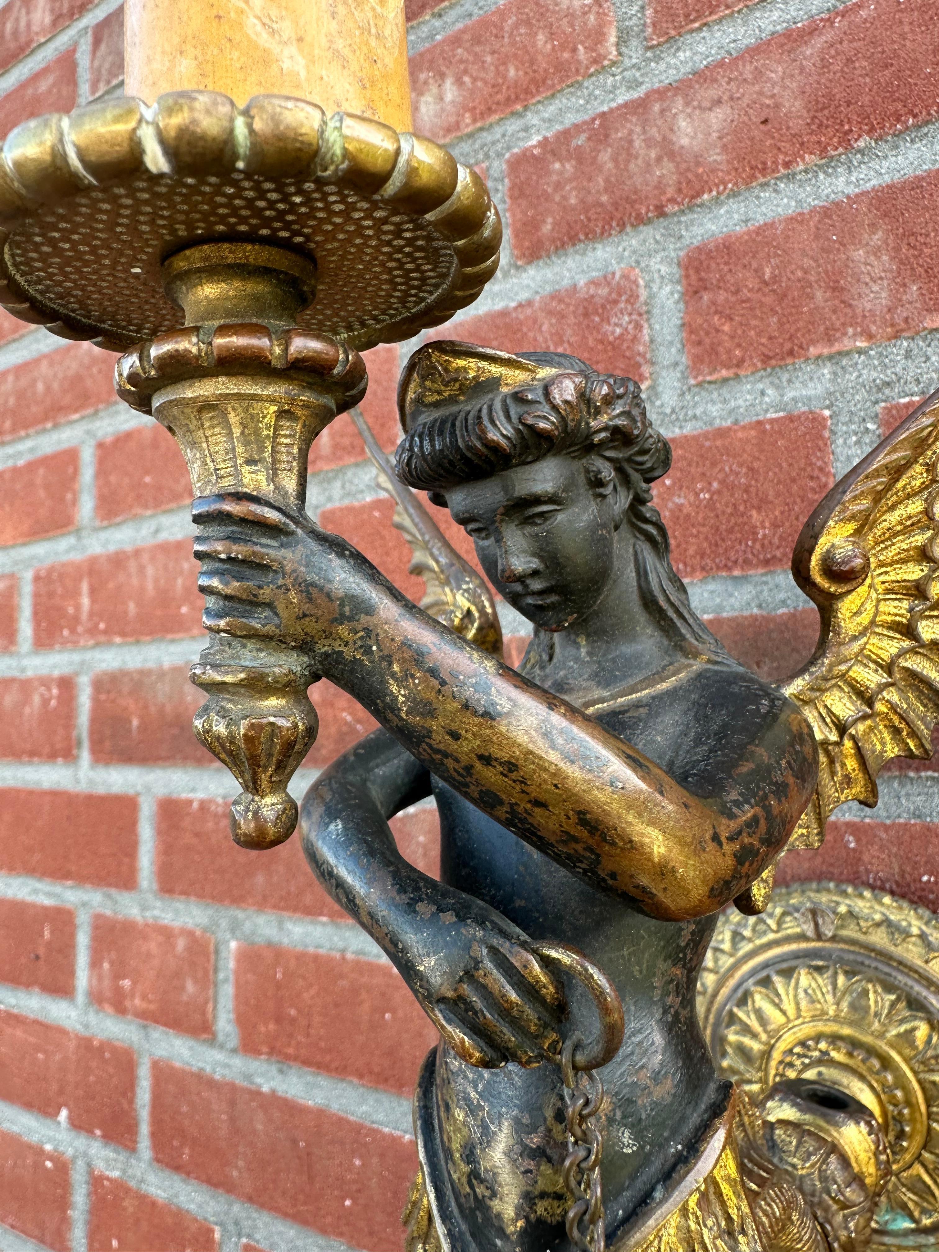 Paire unique d'appliques murales en bronze doré avec sirène ailée Figure, Torches Bon état - En vente à Lisse, NL