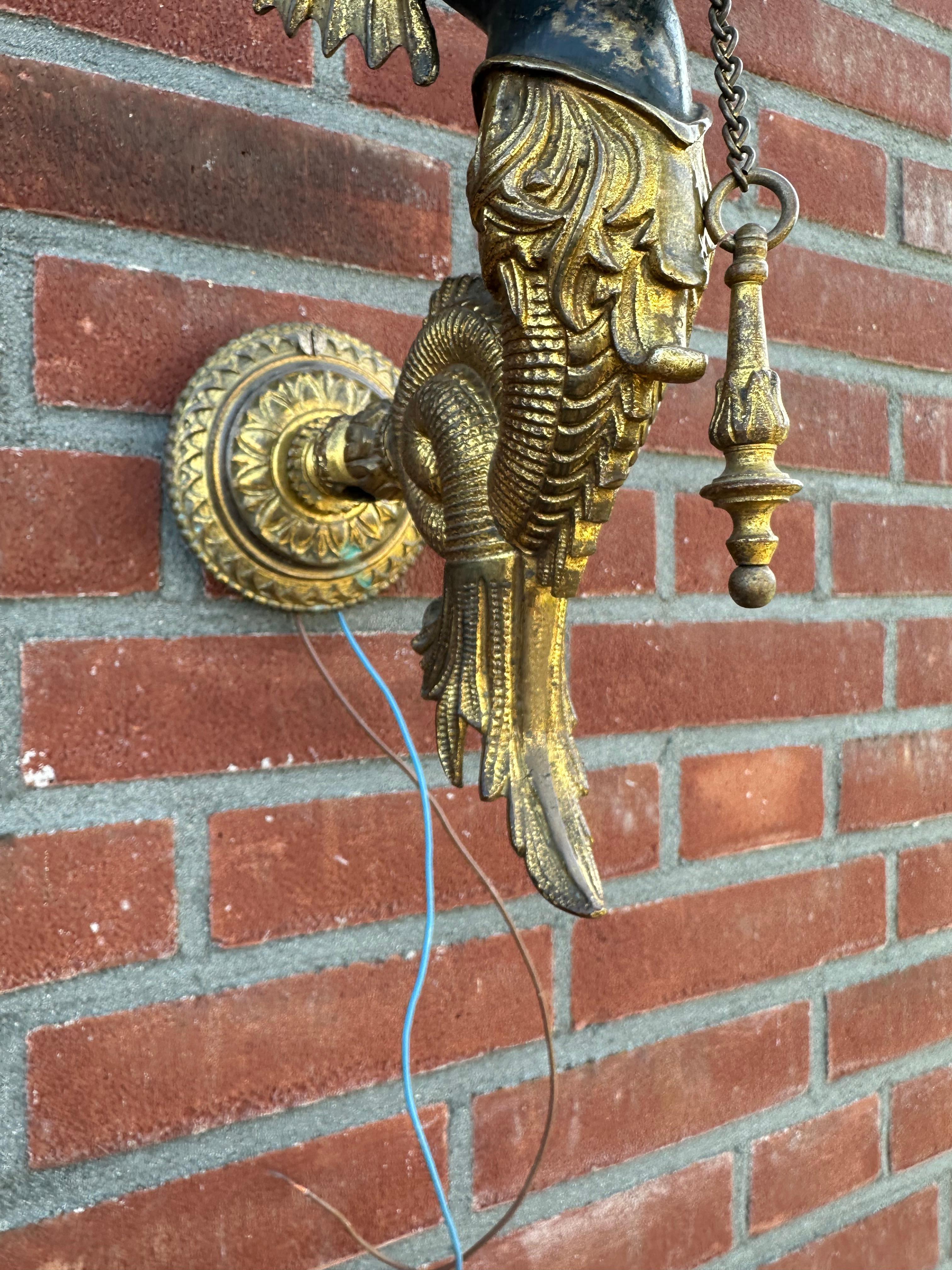 Paire unique d'appliques murales en bronze doré avec sirène ailée Figure, Torches en vente 1