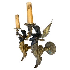 Paire unique d'appliques murales en bronze doré avec sirène ailée Figure, Torches