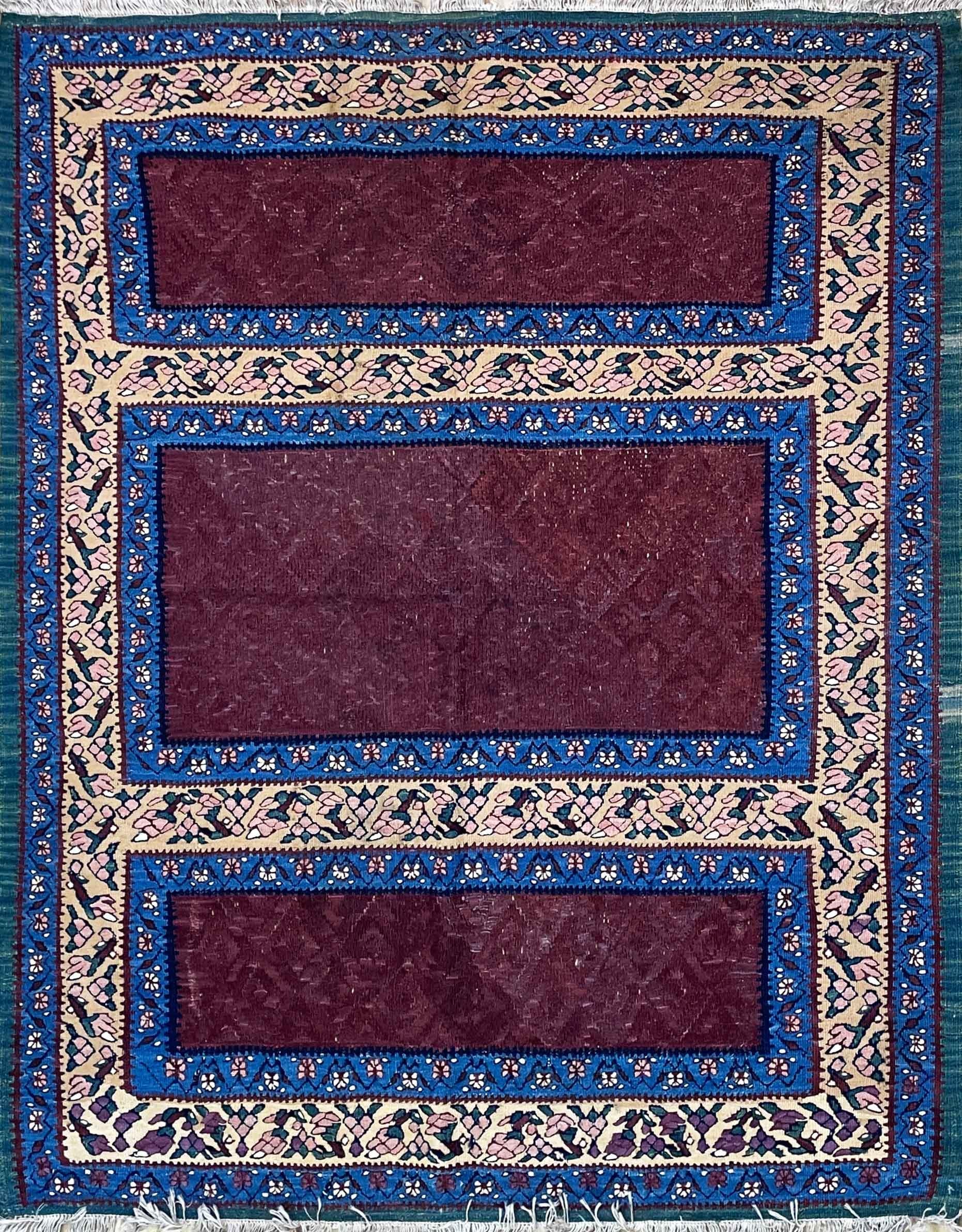 Senneh Rugs, produced in Northwest Persia, are prized for their fne, delicate design and their distinctive, weaving technique. Sennehs come in a range all-over and medallion patterns, and consequently it is their weave rather than their design that