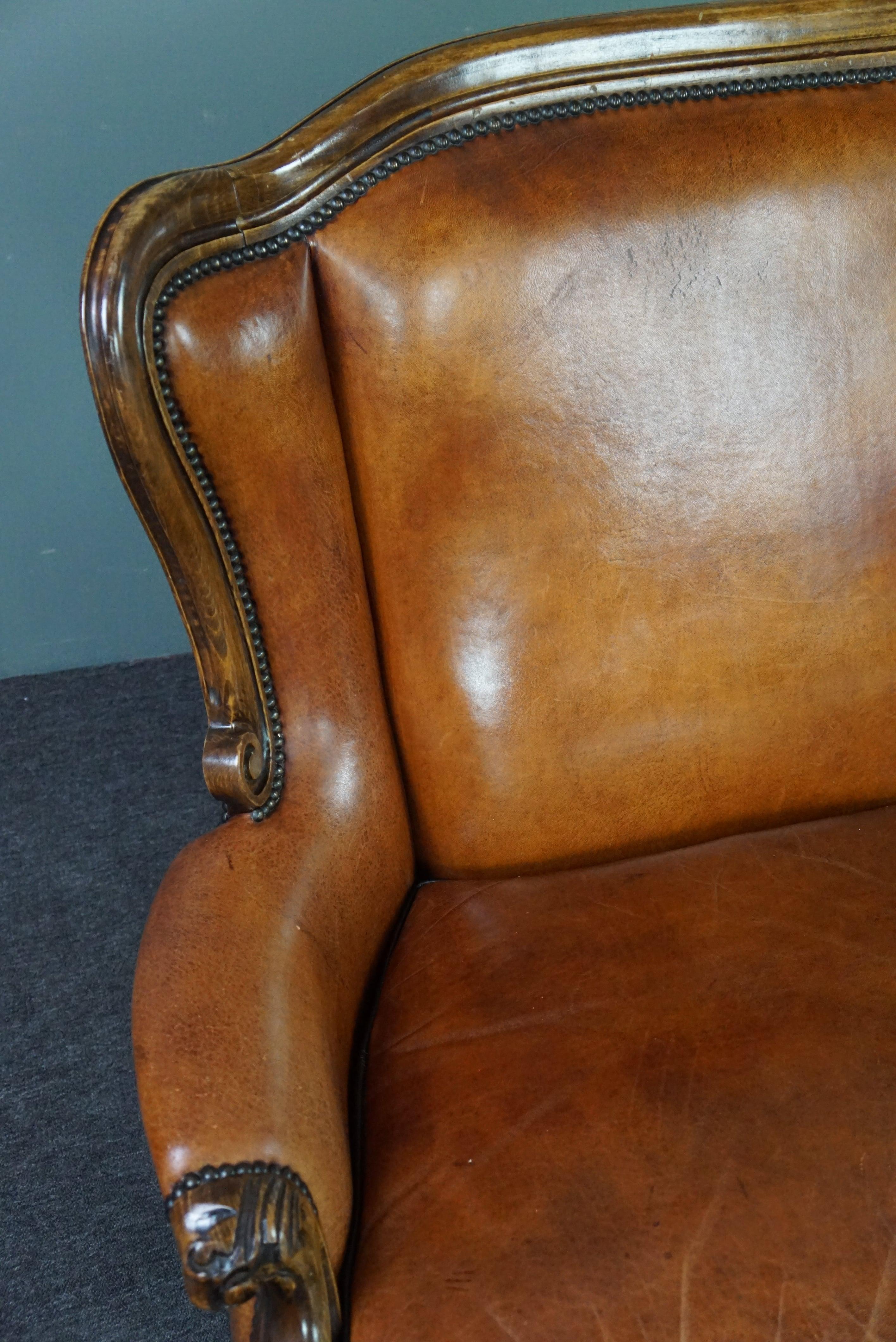 Unique antique sheepskin Queen Anne 2 seater sofa/sofa In Good Condition For Sale In Harderwijk, NL