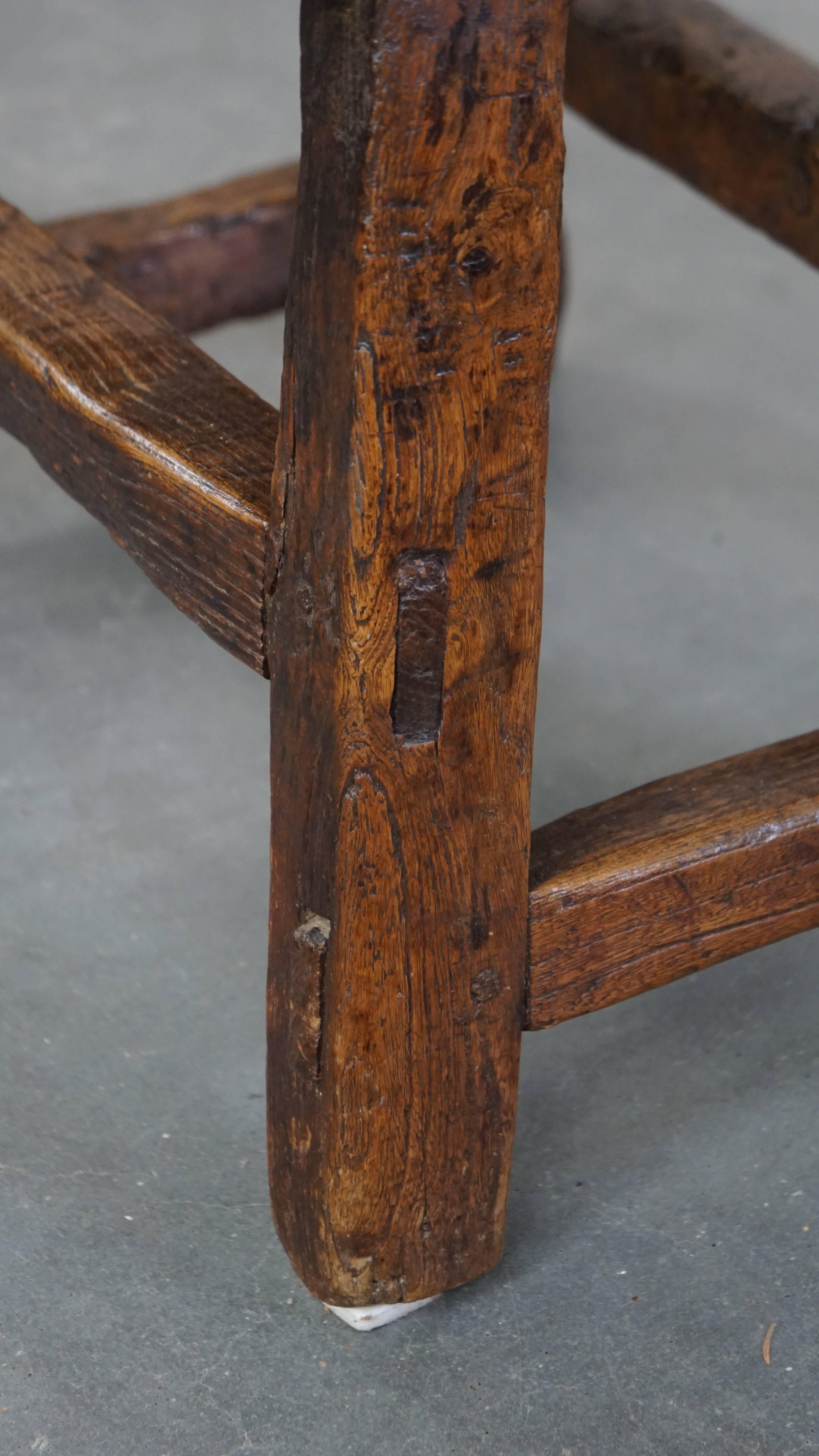 Table d'appoint / tabouret espagnol unique du 16e siècle en vente 5